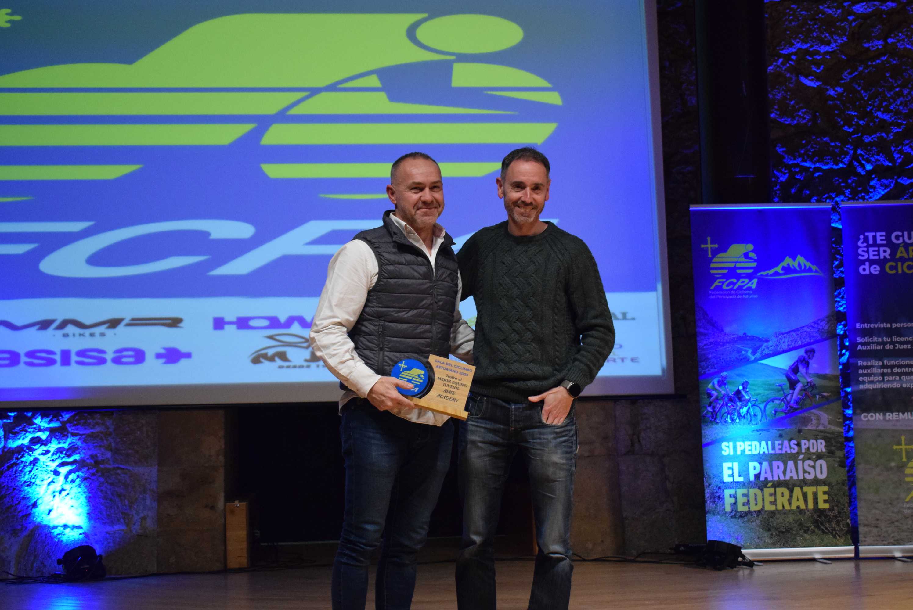 La Gala del Ciclismo Asturiano Premia la Diversidad y el Relevo Generacional en una Noche de Emociones