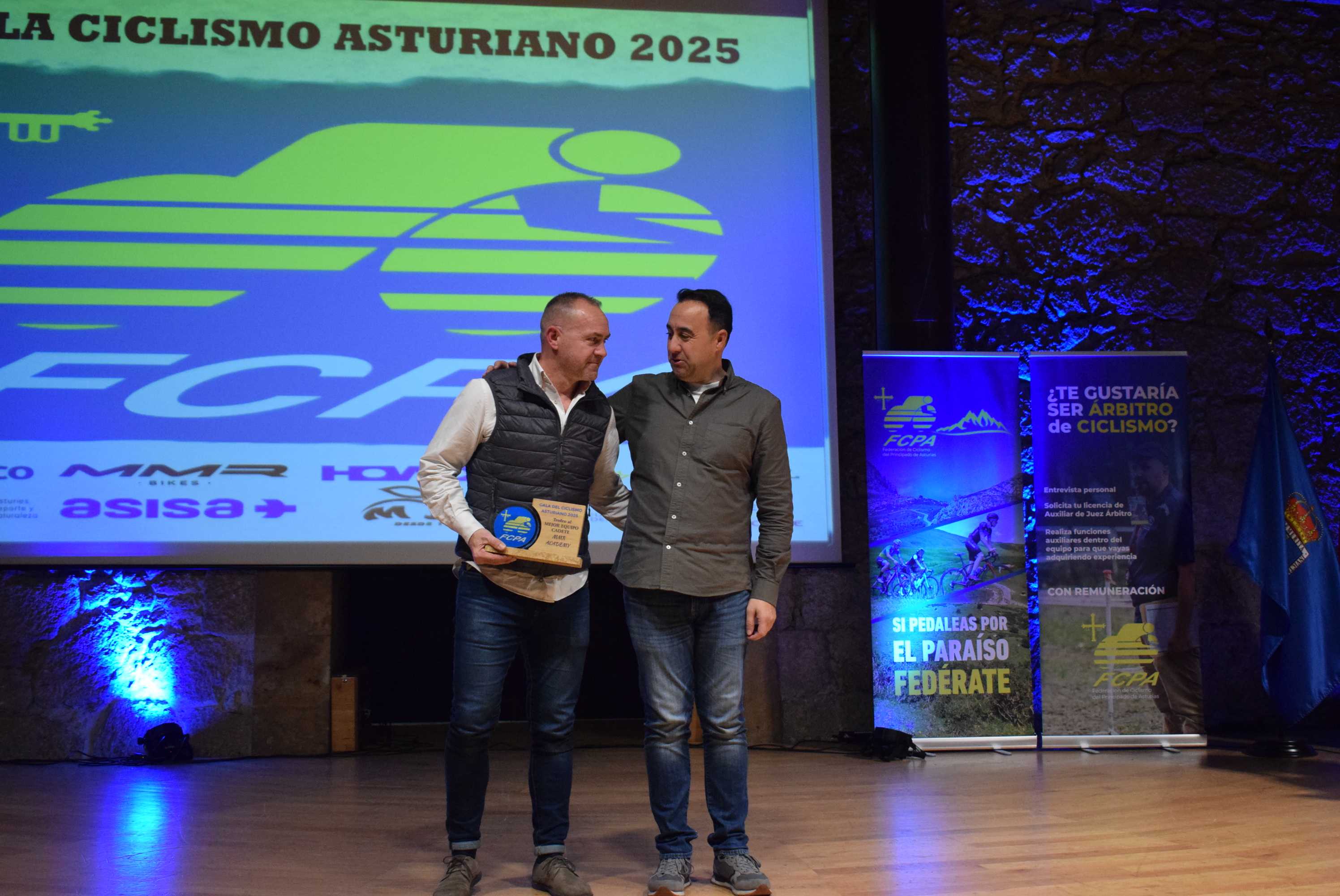 La Gala del Ciclismo Asturiano Premia la Diversidad y el Relevo Generacional en una Noche de Emociones