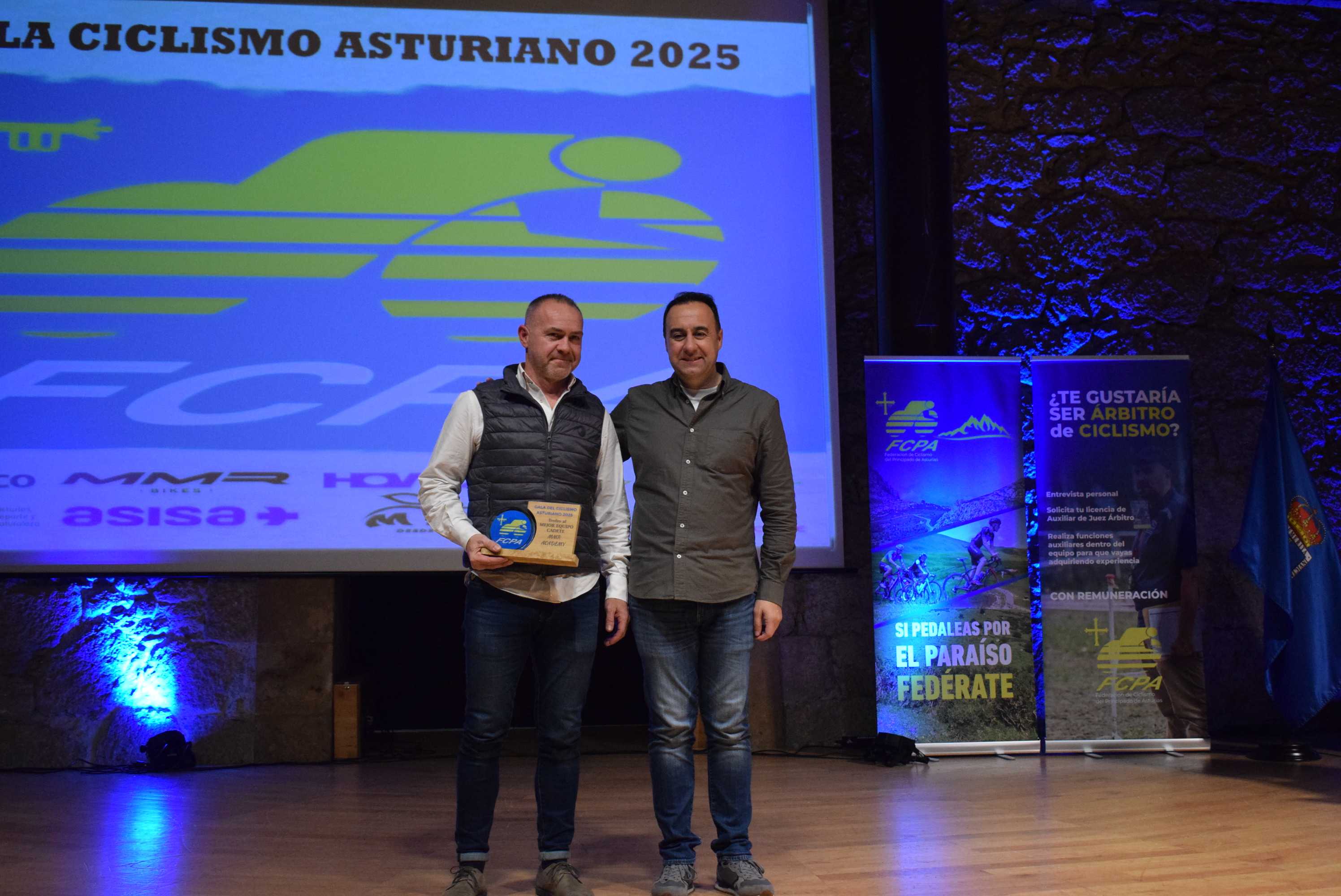 La Gala del Ciclismo Asturiano Premia la Diversidad y el Relevo Generacional en una Noche de Emociones