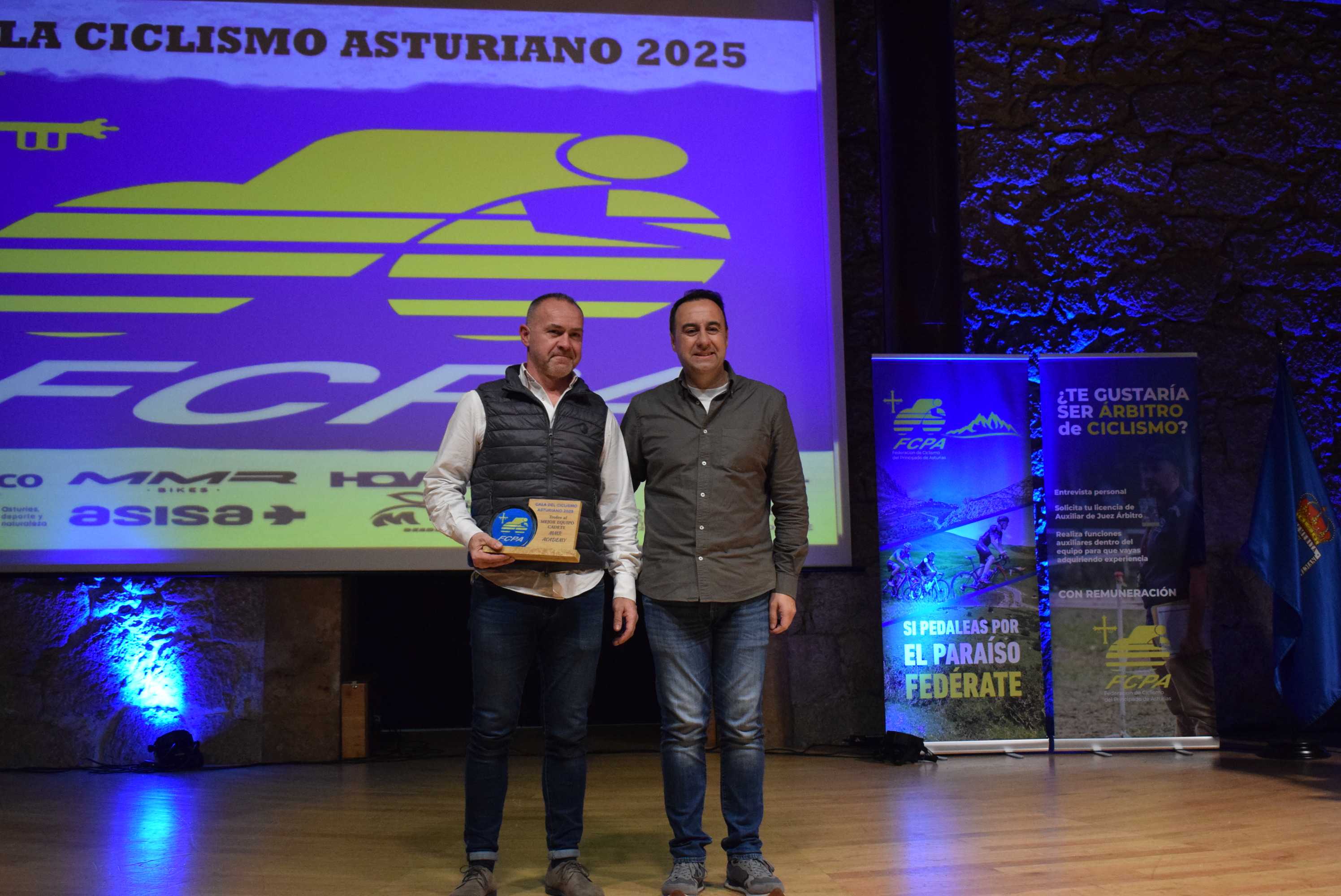 La Gala del Ciclismo Asturiano Premia la Diversidad y el Relevo Generacional en una Noche de Emociones