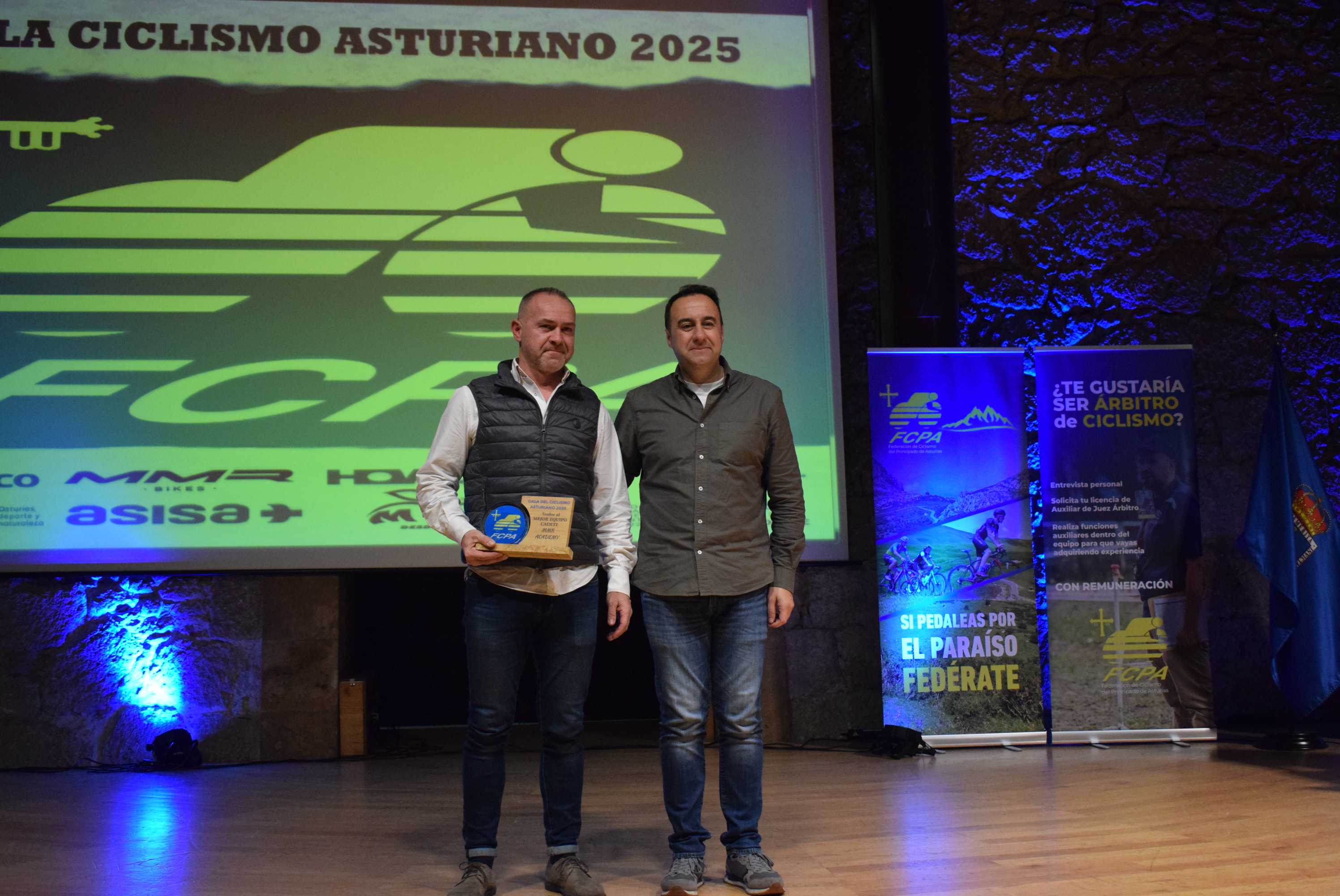 La Gala del Ciclismo Asturiano Premia la Diversidad y el Relevo Generacional en una Noche de Emociones