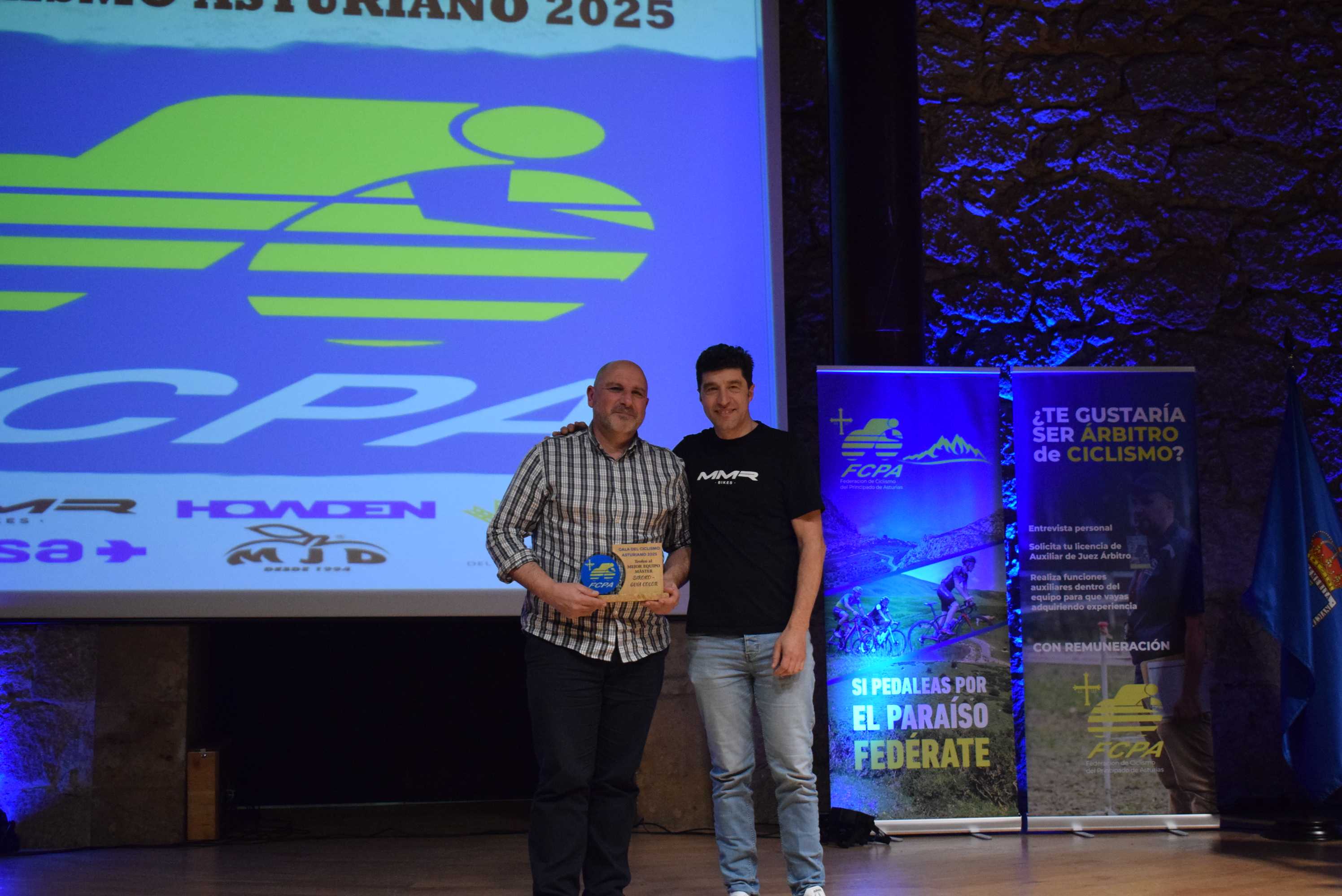 La Gala del Ciclismo Asturiano Premia la Diversidad y el Relevo Generacional en una Noche de Emociones