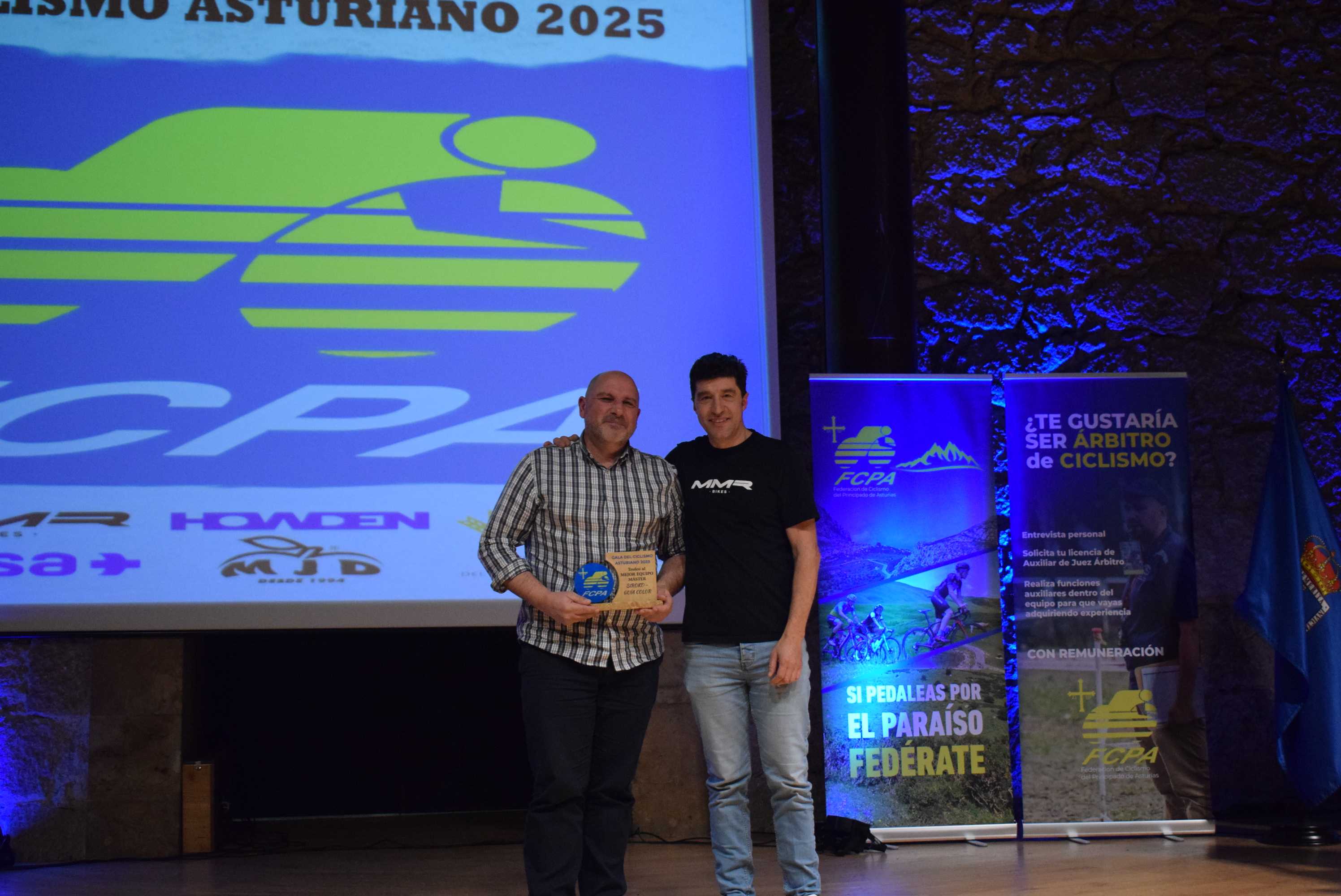 La Gala del Ciclismo Asturiano Premia la Diversidad y el Relevo Generacional en una Noche de Emociones