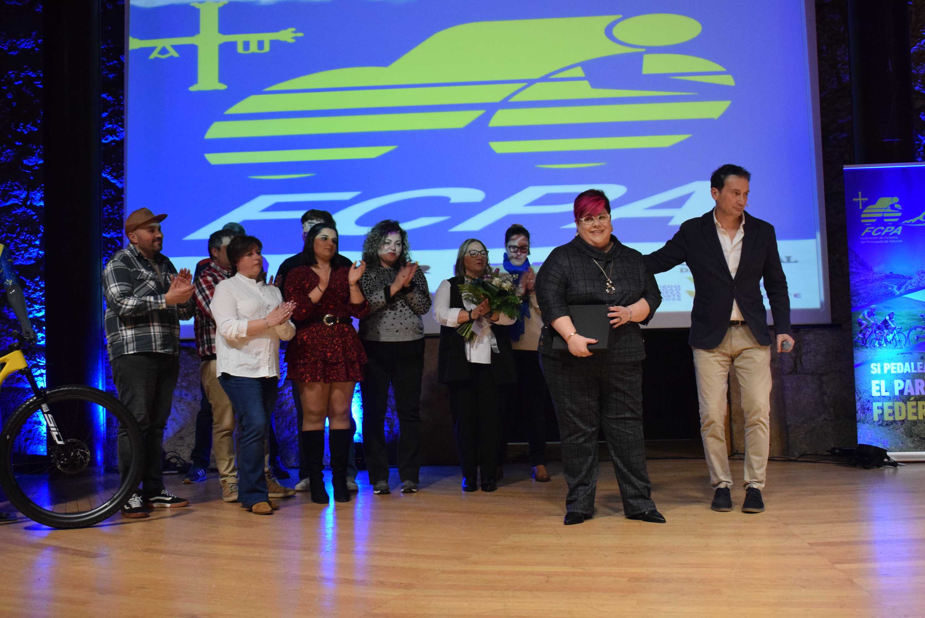 La Gala del Ciclismo Asturiano Premia la Diversidad y el Relevo Generacional en una Noche de Emociones