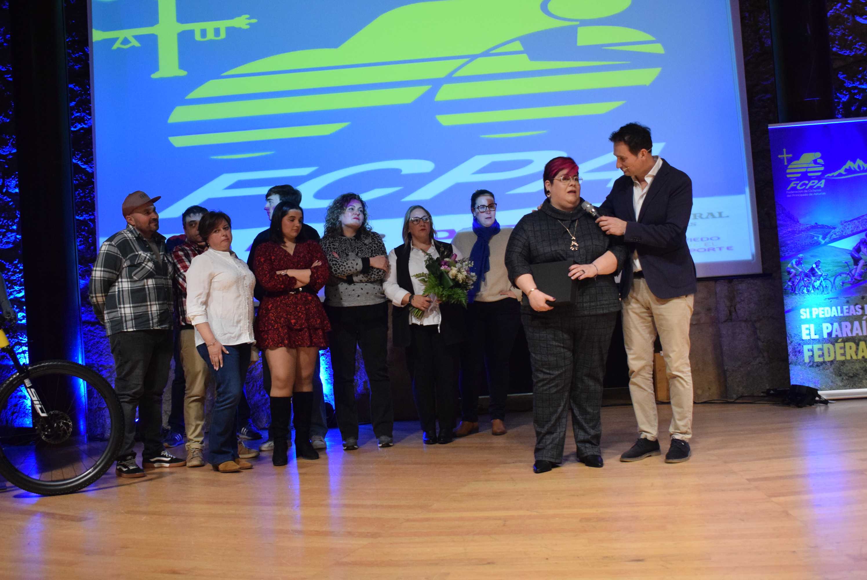 La Gala del Ciclismo Asturiano Premia la Diversidad y el Relevo Generacional en una Noche de Emociones