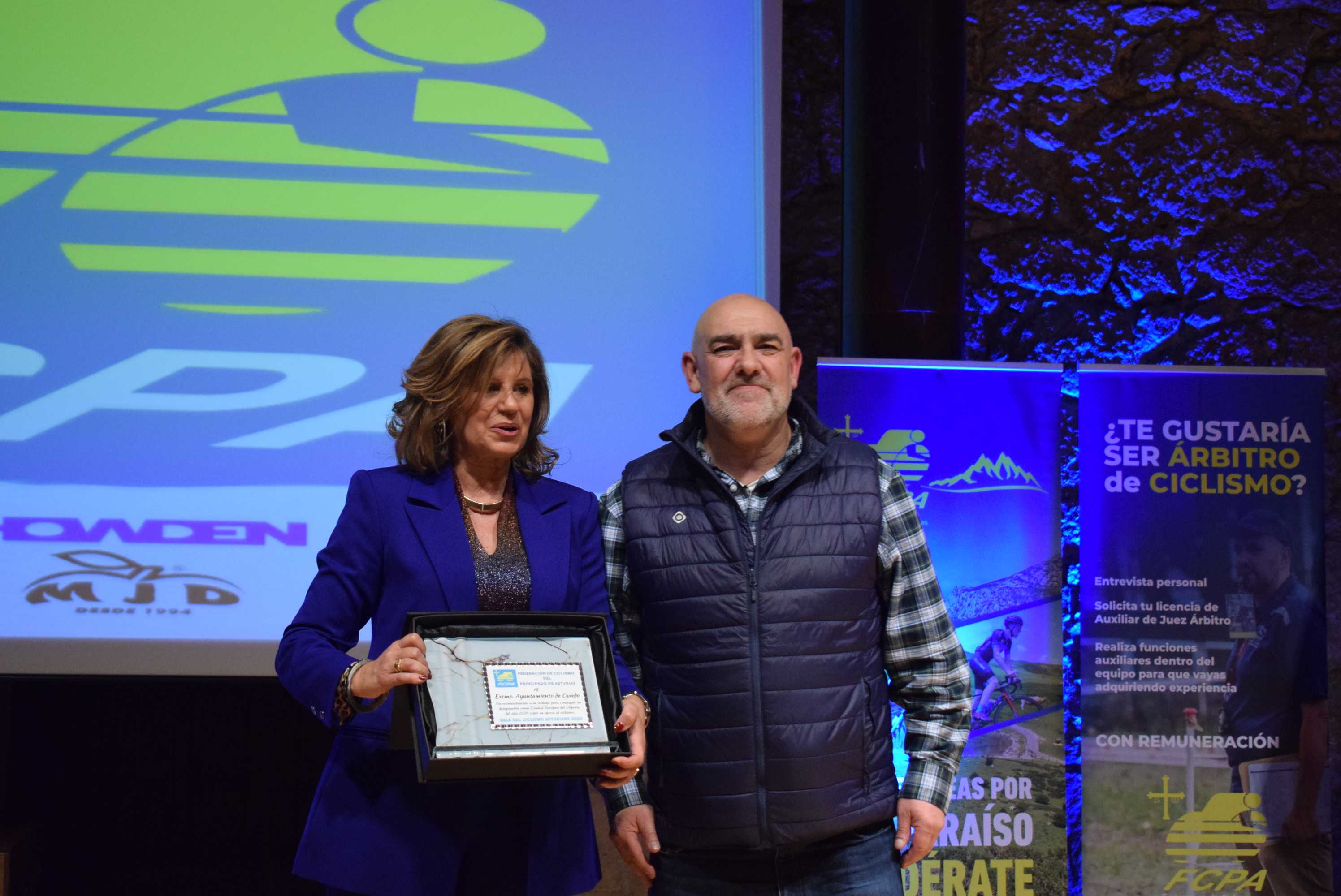 La Gala del Ciclismo Asturiano Premia la Diversidad y el Relevo Generacional en una Noche de Emociones