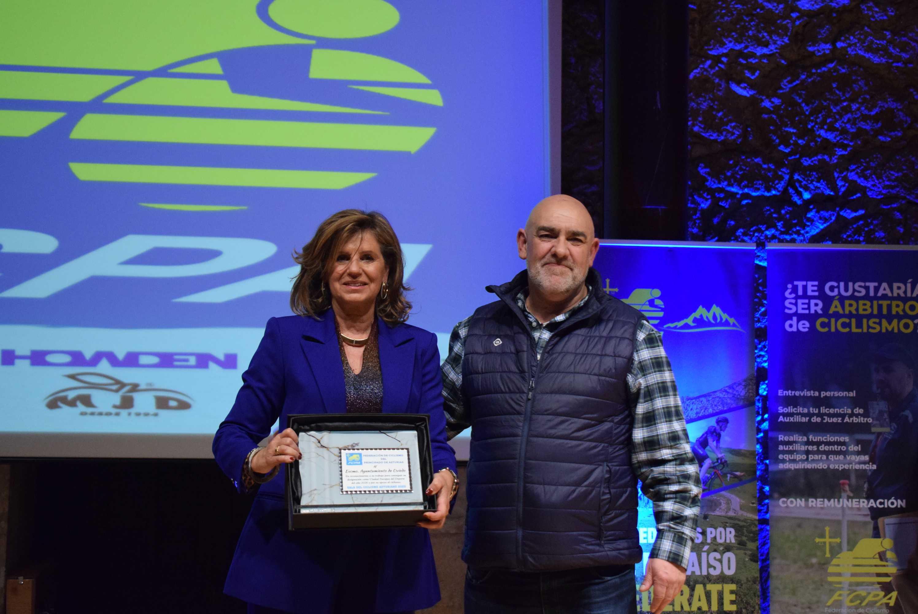 La Gala del Ciclismo Asturiano Premia la Diversidad y el Relevo Generacional en una Noche de Emociones