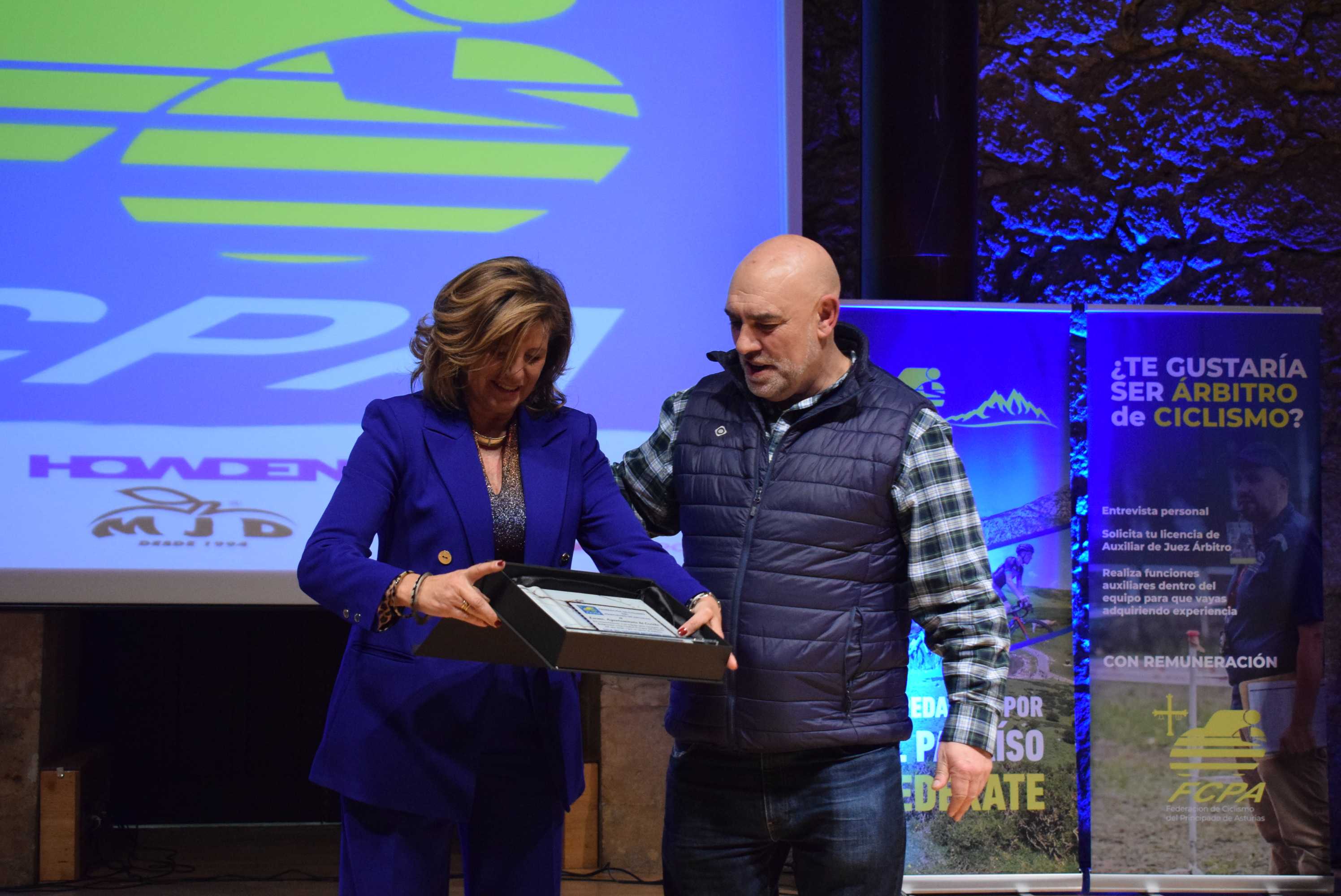 La Gala del Ciclismo Asturiano Premia la Diversidad y el Relevo Generacional en una Noche de Emociones
