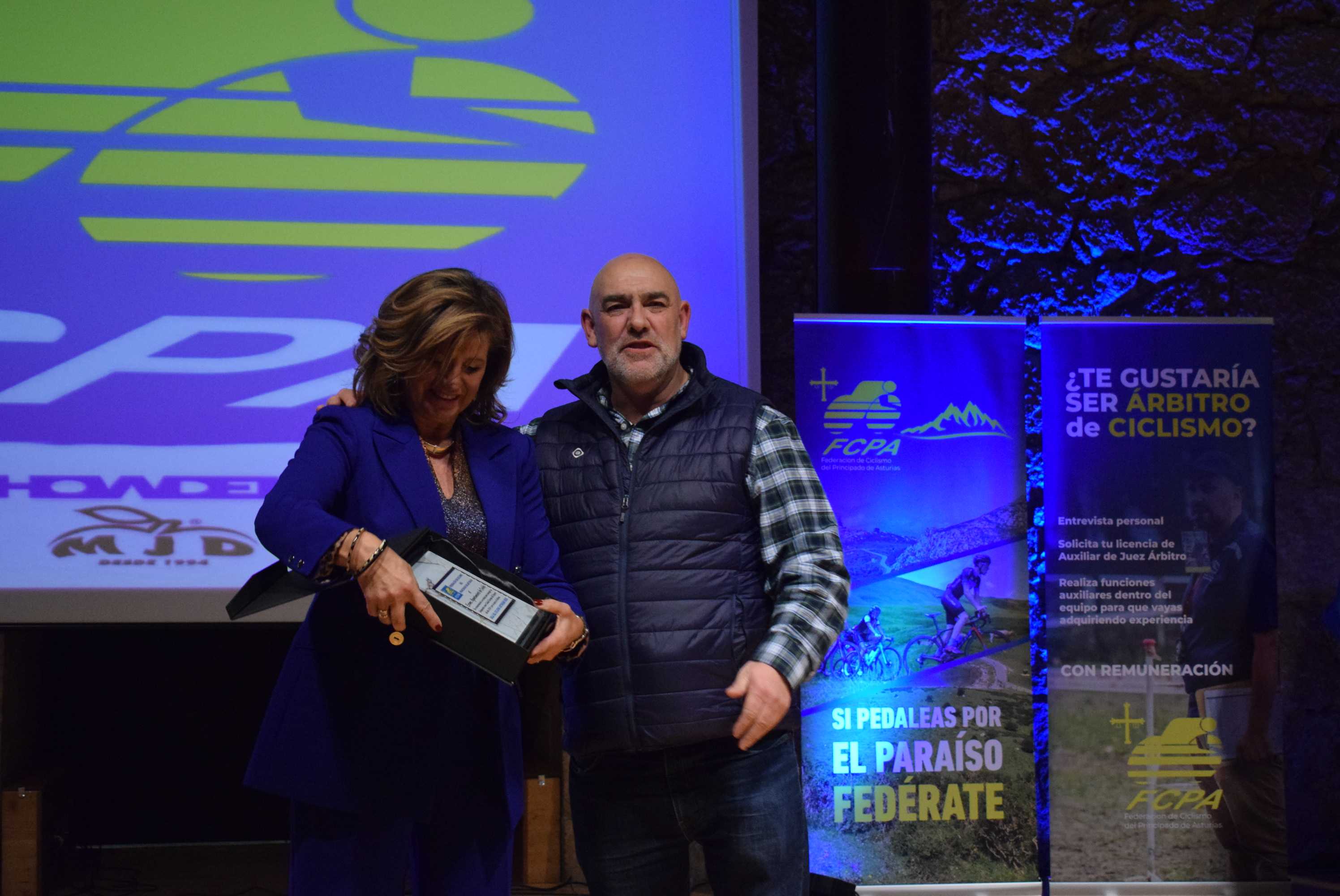 La Gala del Ciclismo Asturiano Premia la Diversidad y el Relevo Generacional en una Noche de Emociones