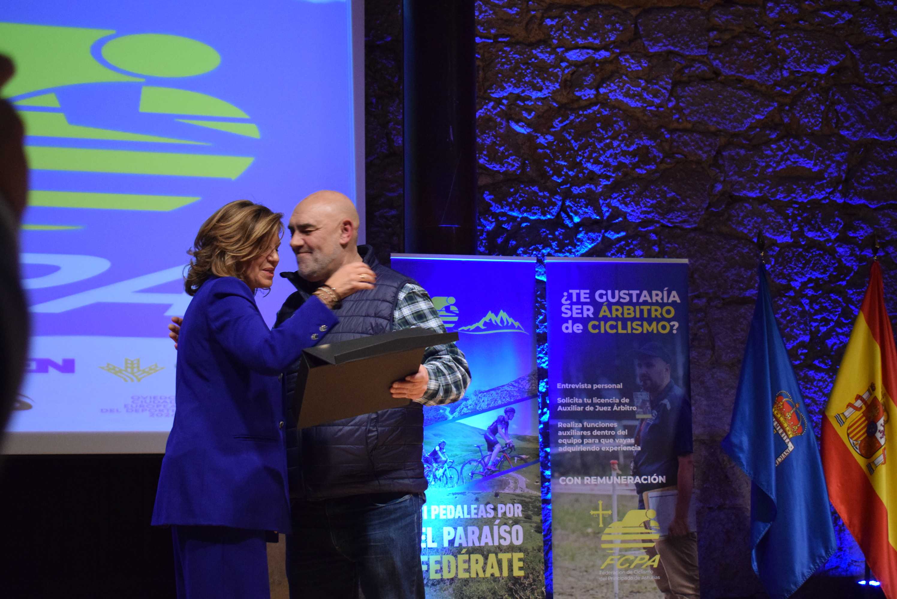 La Gala del Ciclismo Asturiano Premia la Diversidad y el Relevo Generacional en una Noche de Emociones