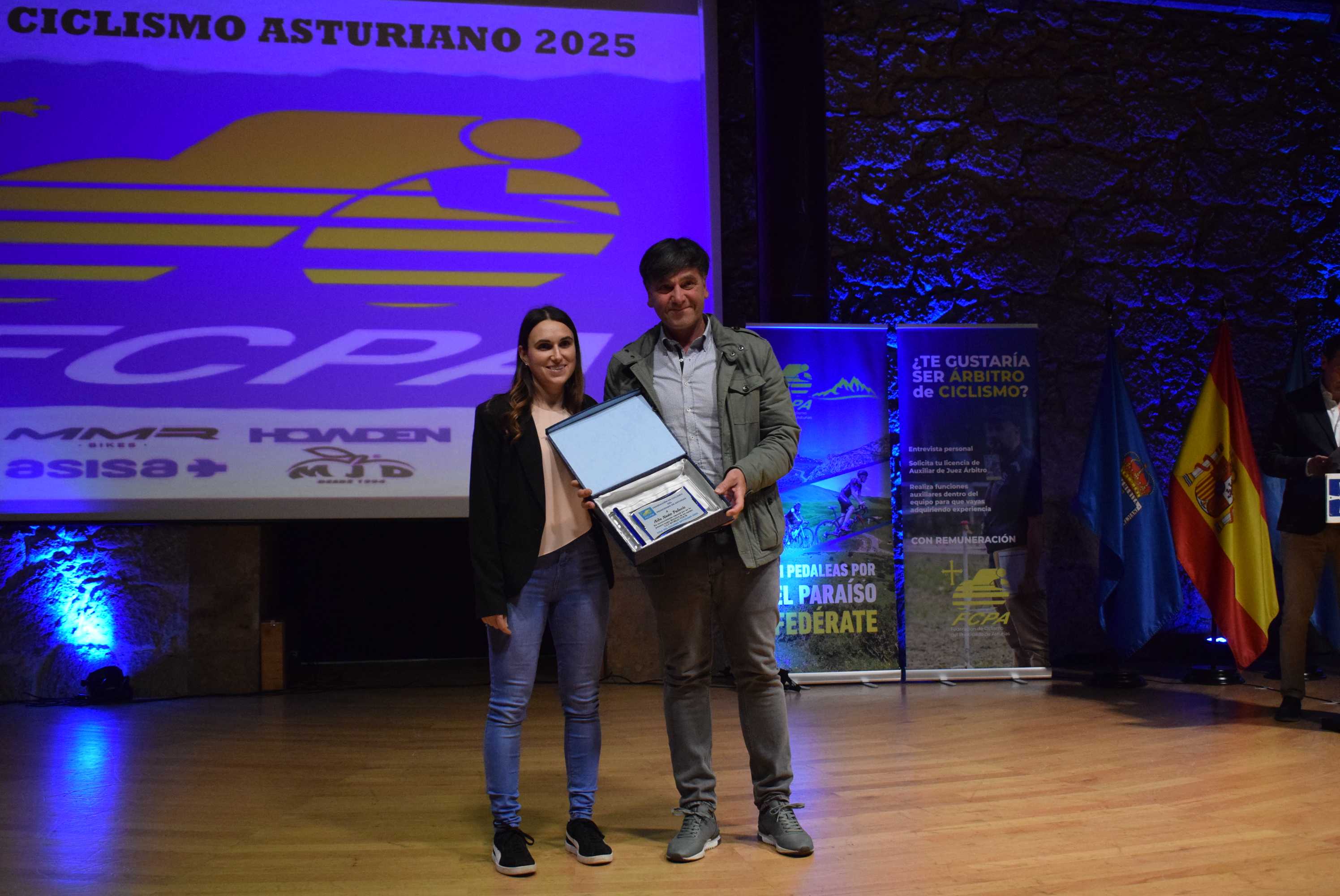 La Gala del Ciclismo Asturiano Premia la Diversidad y el Relevo Generacional en una Noche de Emociones