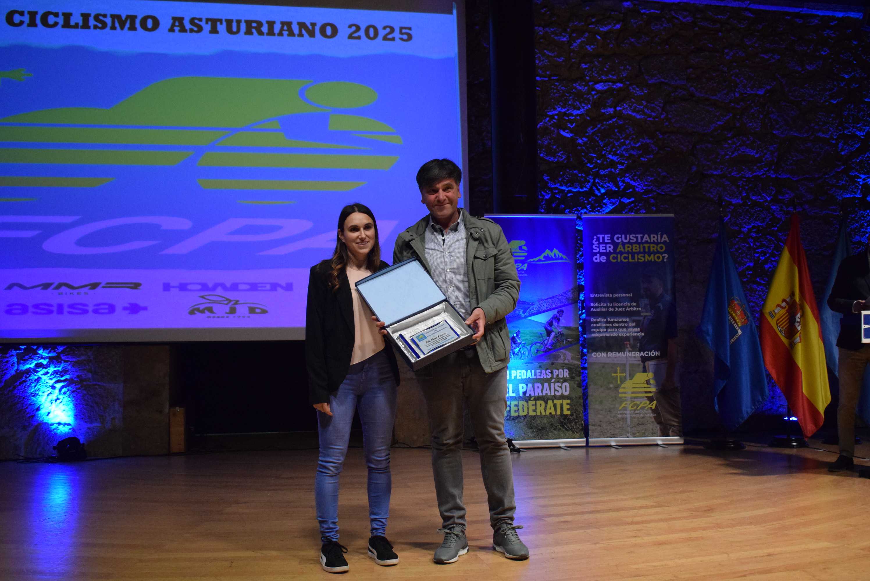La Gala del Ciclismo Asturiano Premia la Diversidad y el Relevo Generacional en una Noche de Emociones