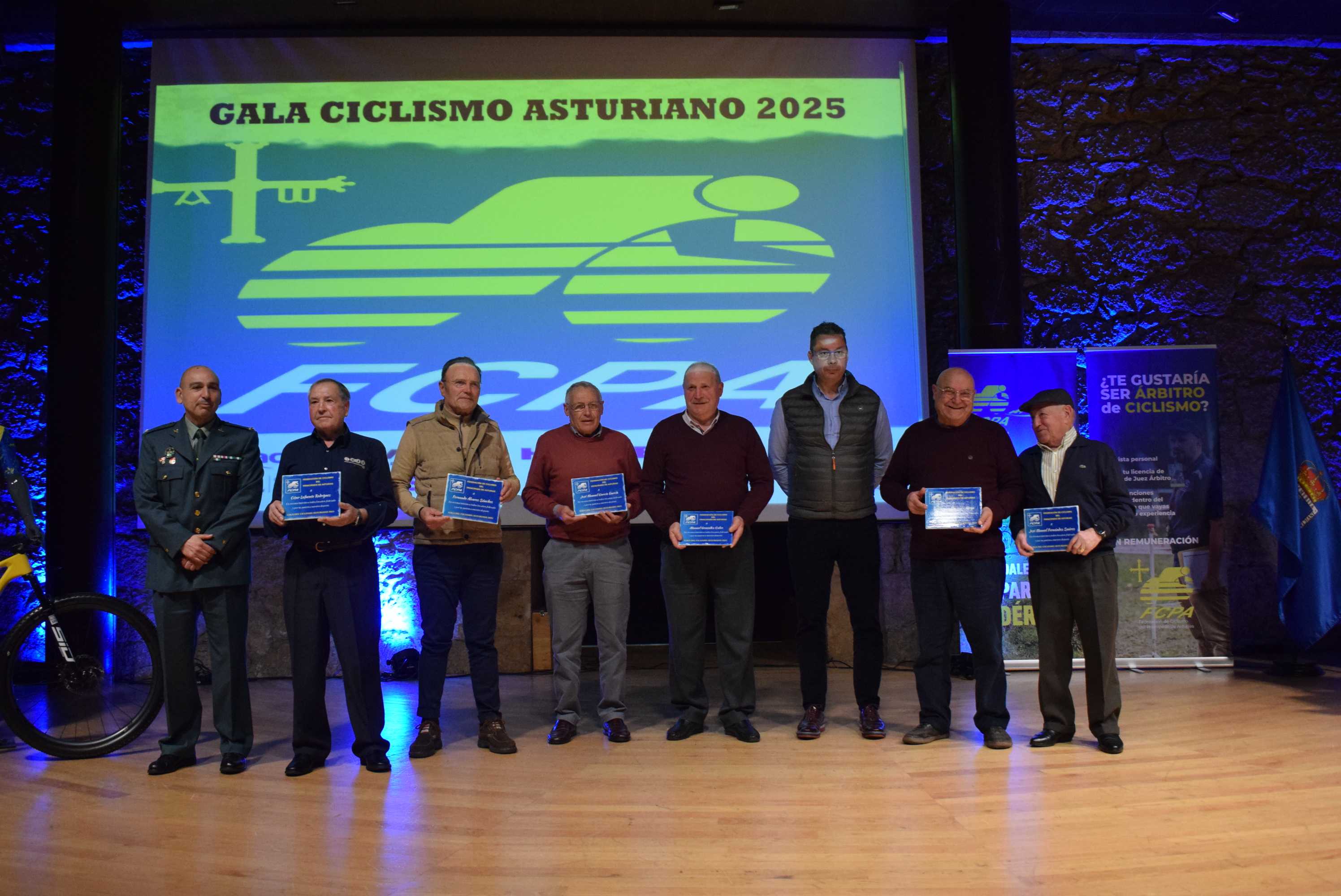 La Gala del Ciclismo Asturiano Premia la Diversidad y el Relevo Generacional en una Noche de Emociones