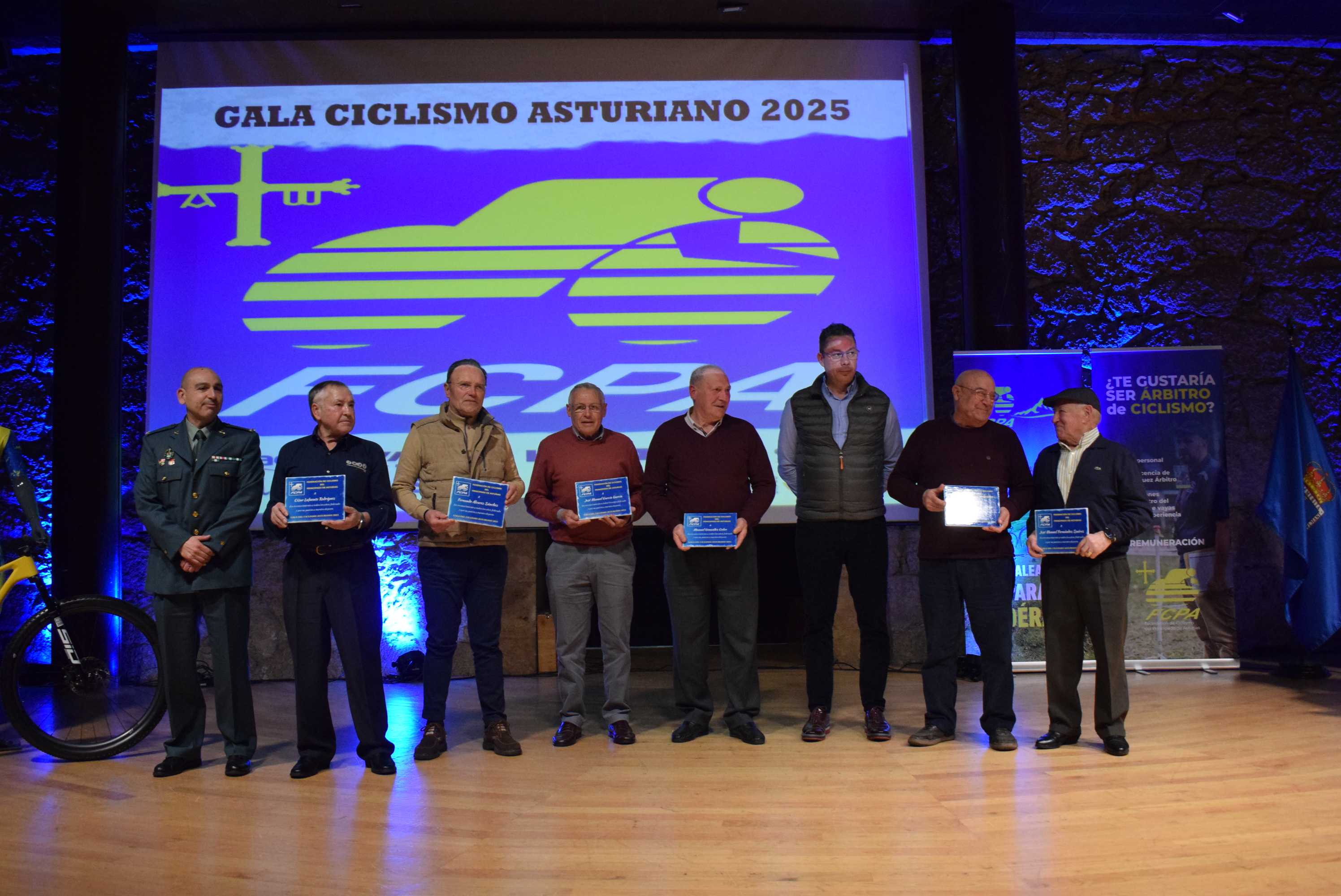 La Gala del Ciclismo Asturiano Premia la Diversidad y el Relevo Generacional en una Noche de Emociones
