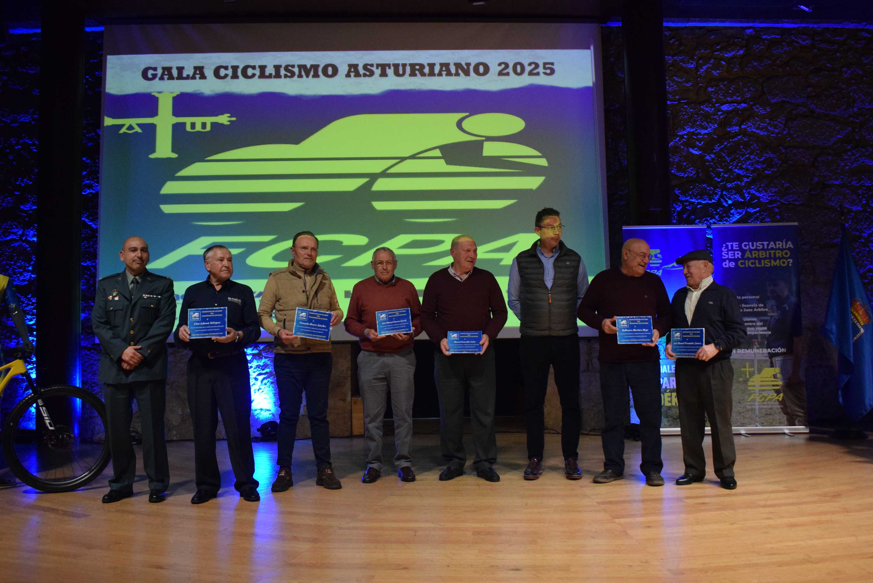 La Gala del Ciclismo Asturiano Premia la Diversidad y el Relevo Generacional en una Noche de Emociones