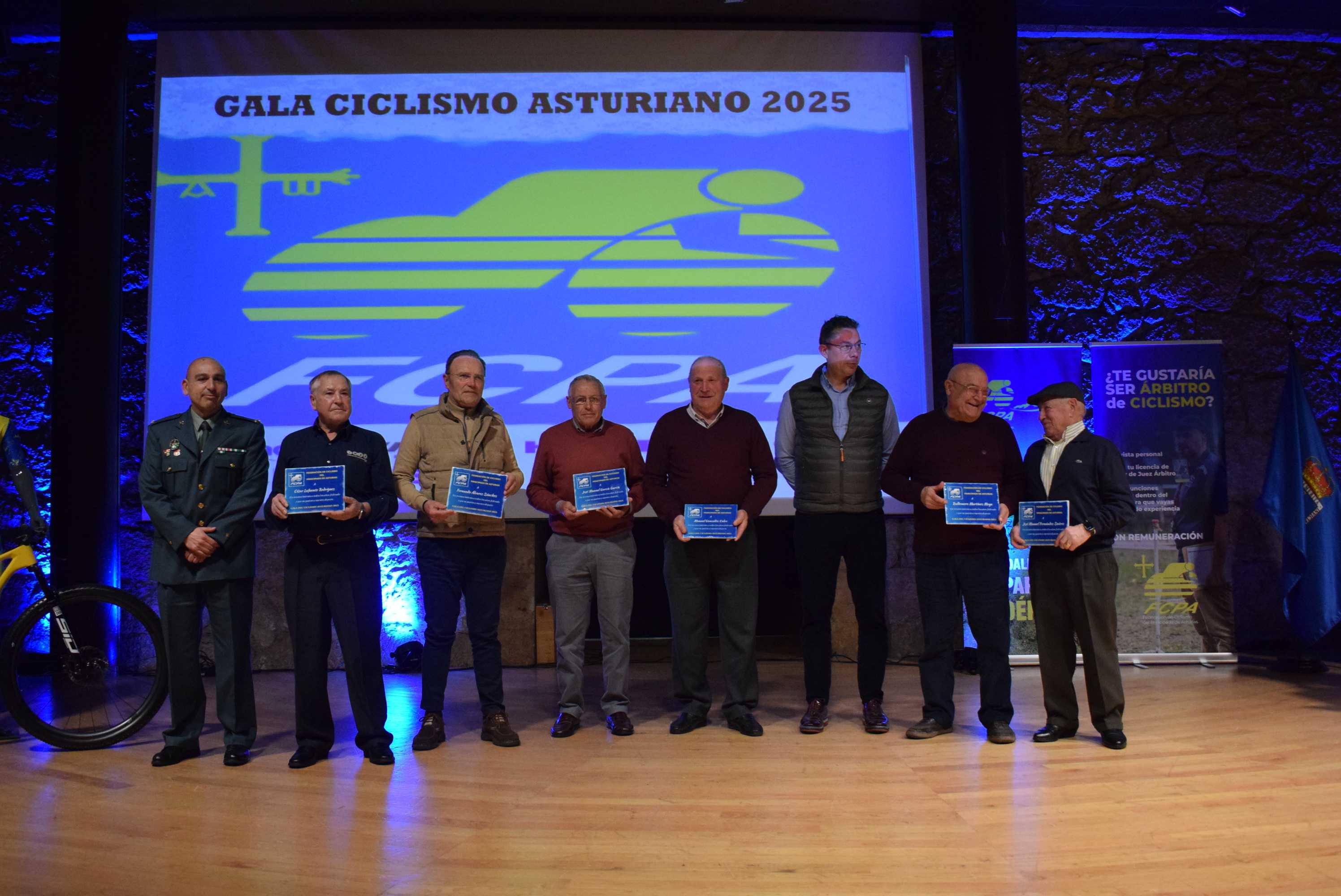 La Gala del Ciclismo Asturiano Premia la Diversidad y el Relevo Generacional en una Noche de Emociones