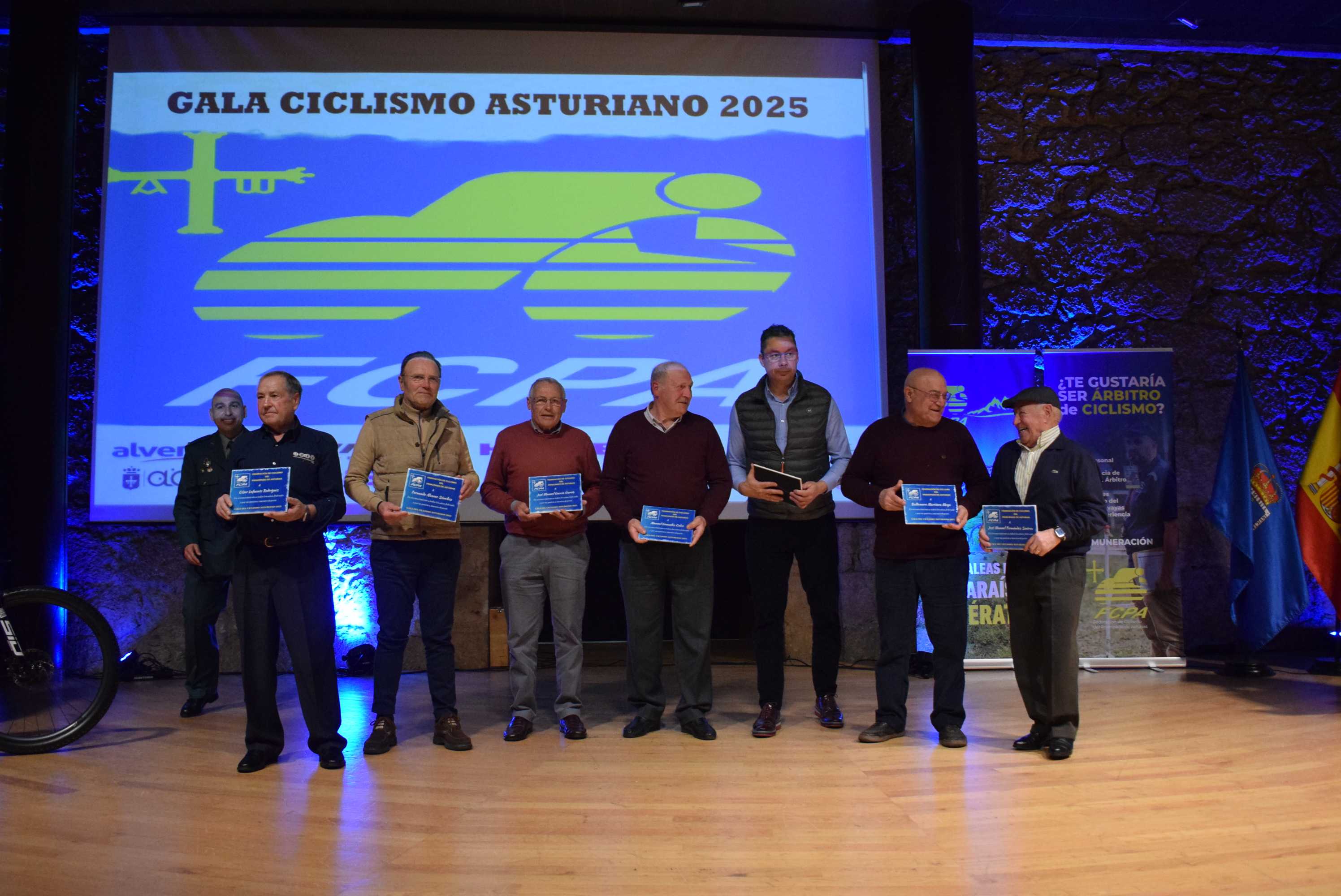 La Gala del Ciclismo Asturiano Premia la Diversidad y el Relevo Generacional en una Noche de Emociones