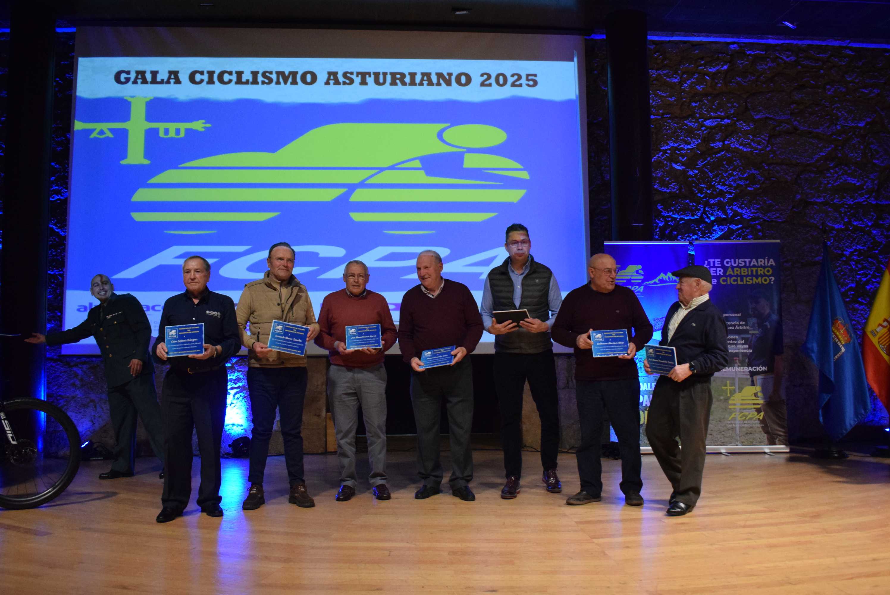La Gala del Ciclismo Asturiano Premia la Diversidad y el Relevo Generacional en una Noche de Emociones