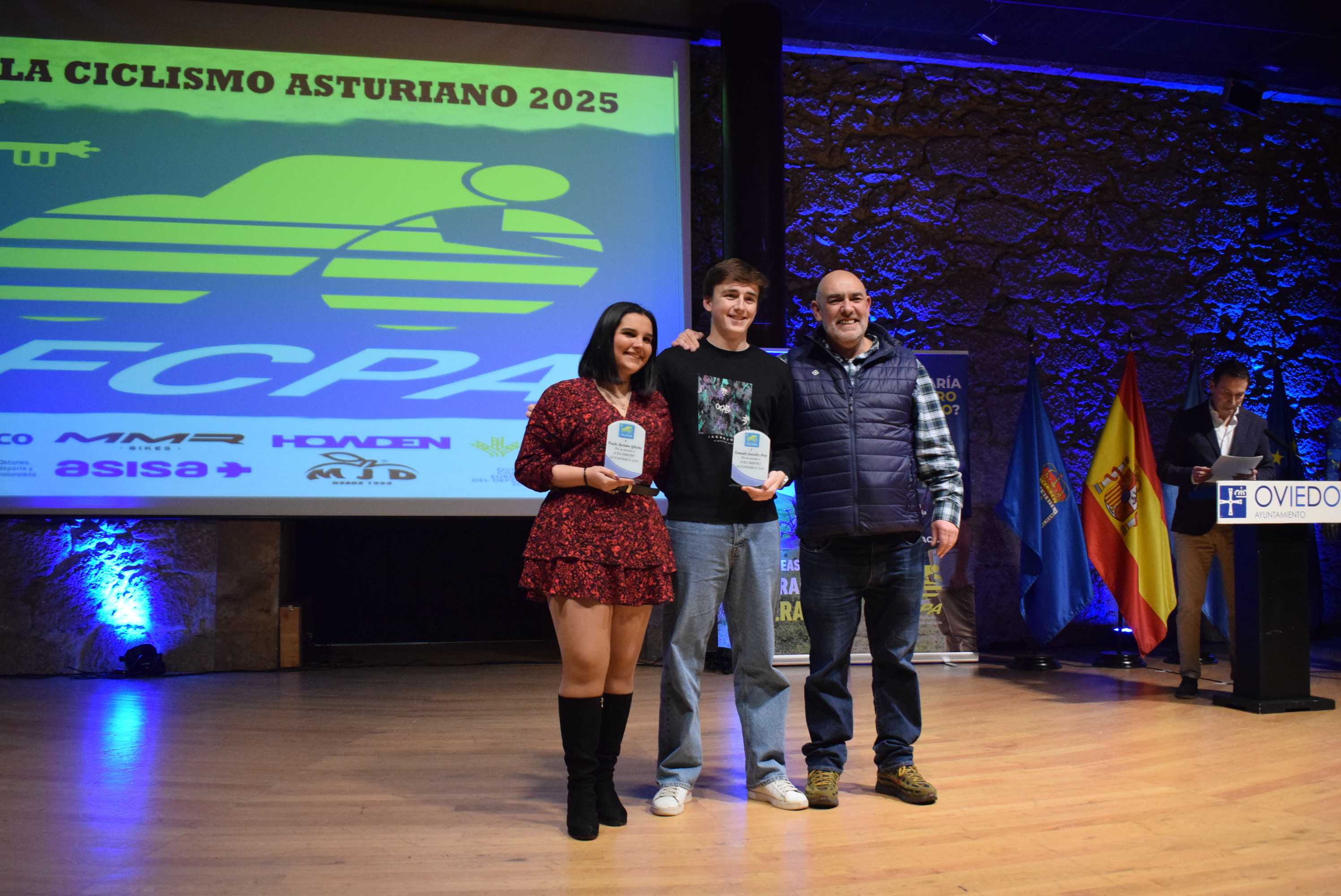 La Gala del Ciclismo Asturiano Premia la Diversidad y el Relevo Generacional en una Noche de Emociones