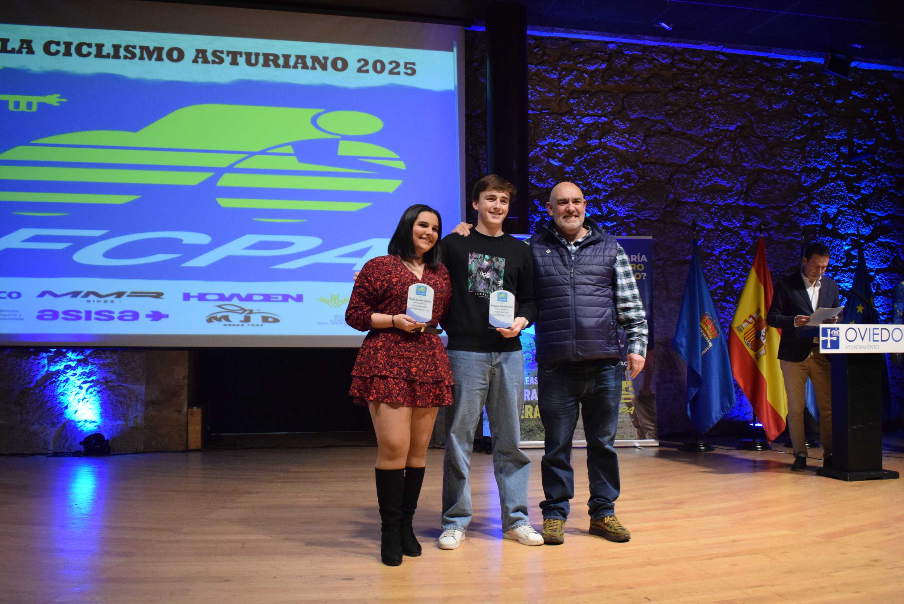La Gala del Ciclismo Asturiano Premia la Diversidad y el Relevo Generacional en una Noche de Emociones
