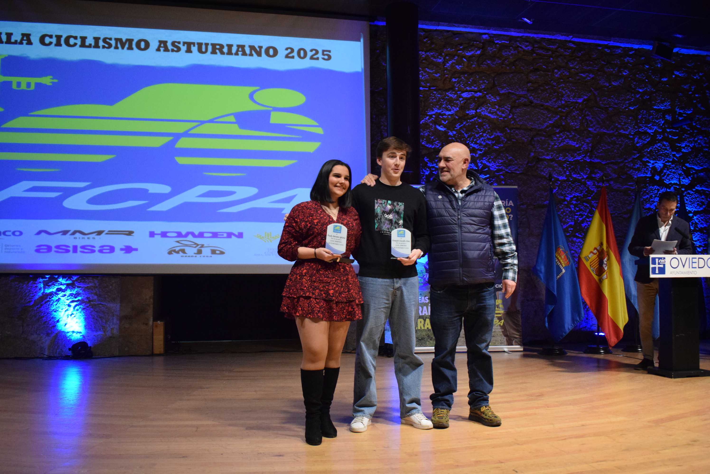 La Gala del Ciclismo Asturiano Premia la Diversidad y el Relevo Generacional en una Noche de Emociones
