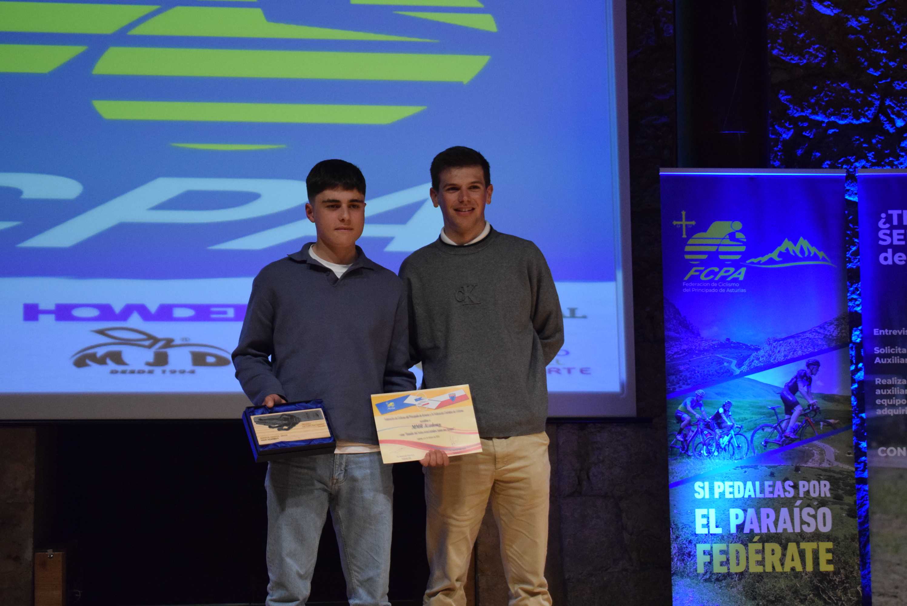 La Gala del Ciclismo Asturiano Premia la Diversidad y el Relevo Generacional en una Noche de Emociones