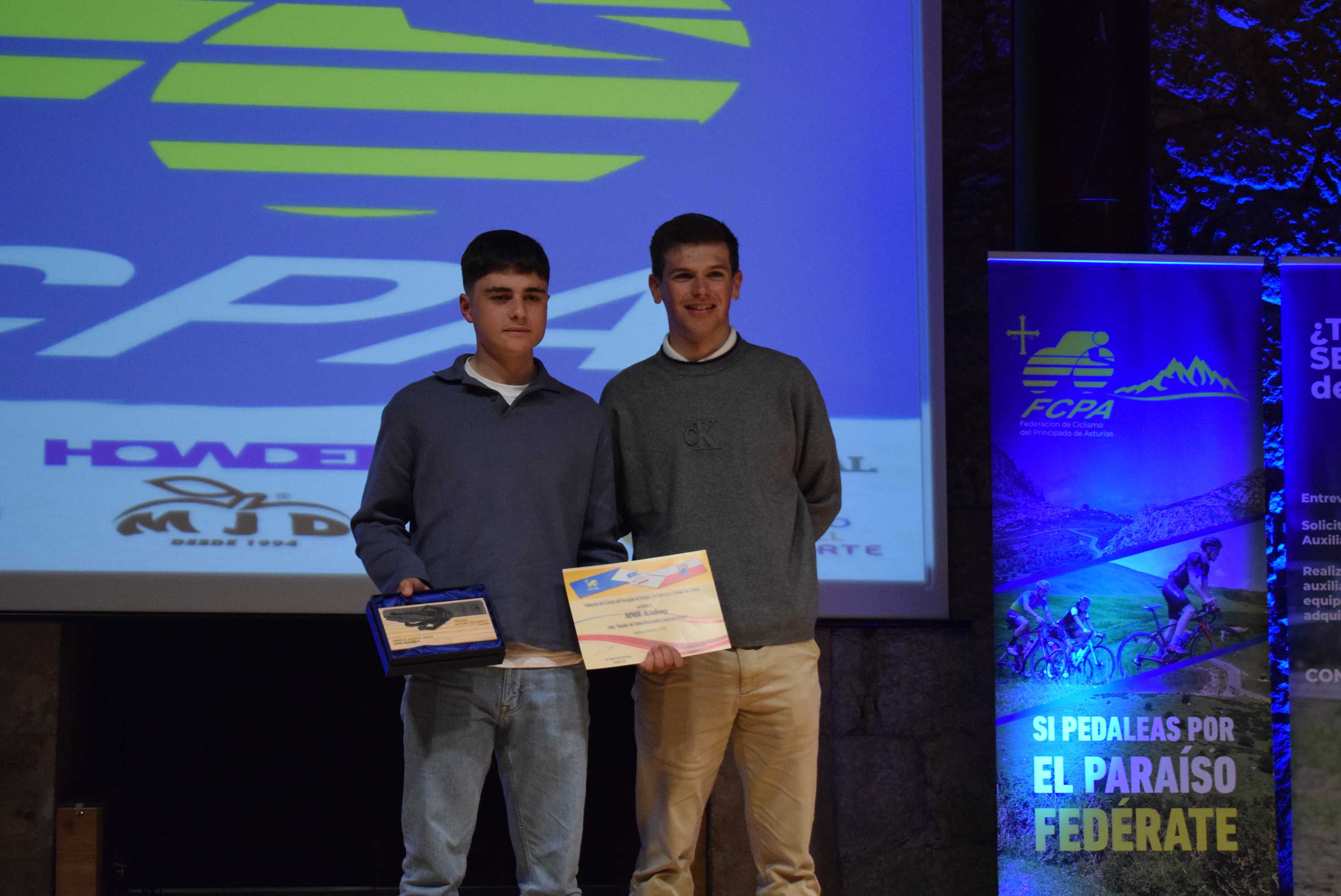 La Gala del Ciclismo Asturiano Premia la Diversidad y el Relevo Generacional en una Noche de Emociones