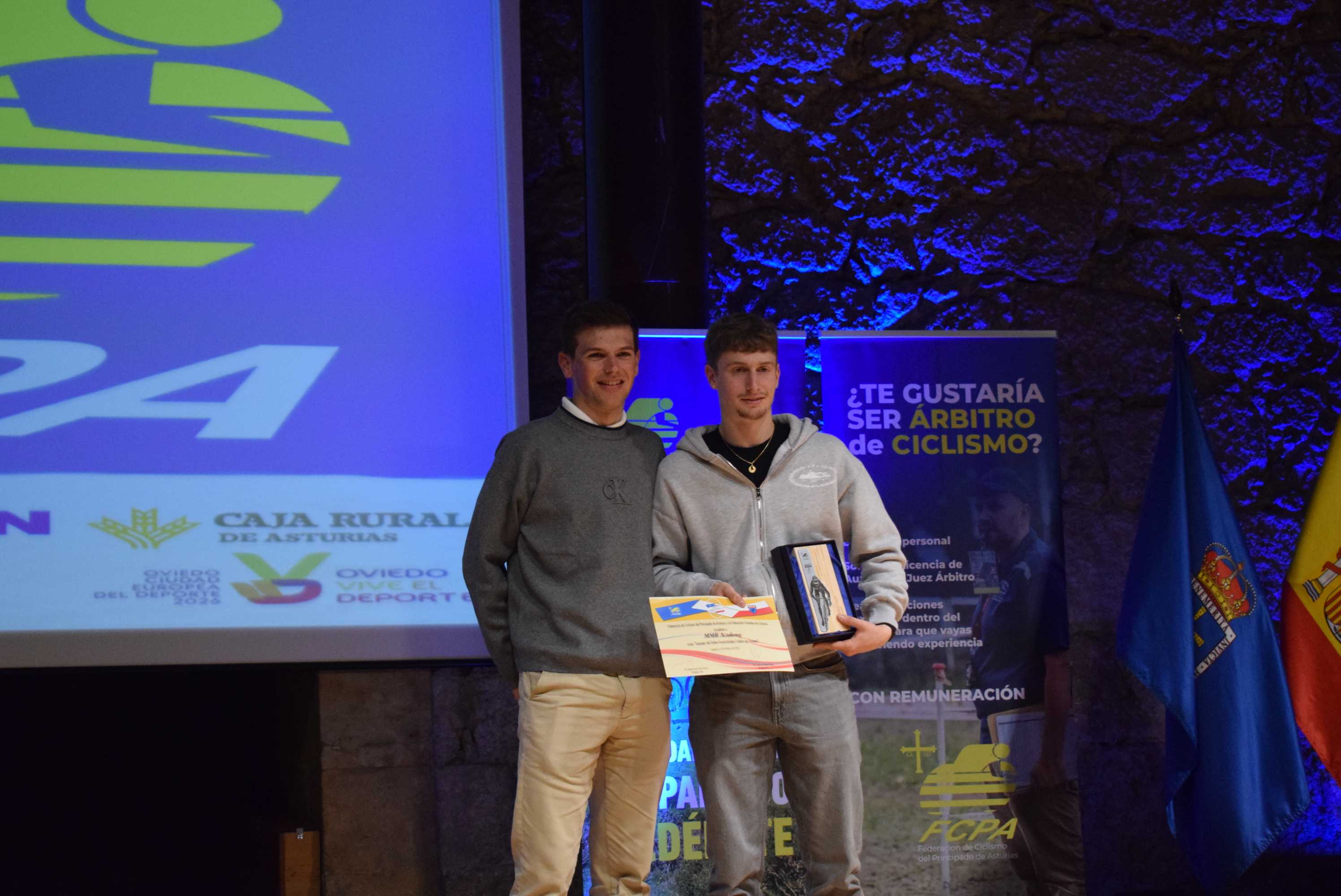 La Gala del Ciclismo Asturiano Premia la Diversidad y el Relevo Generacional en una Noche de Emociones