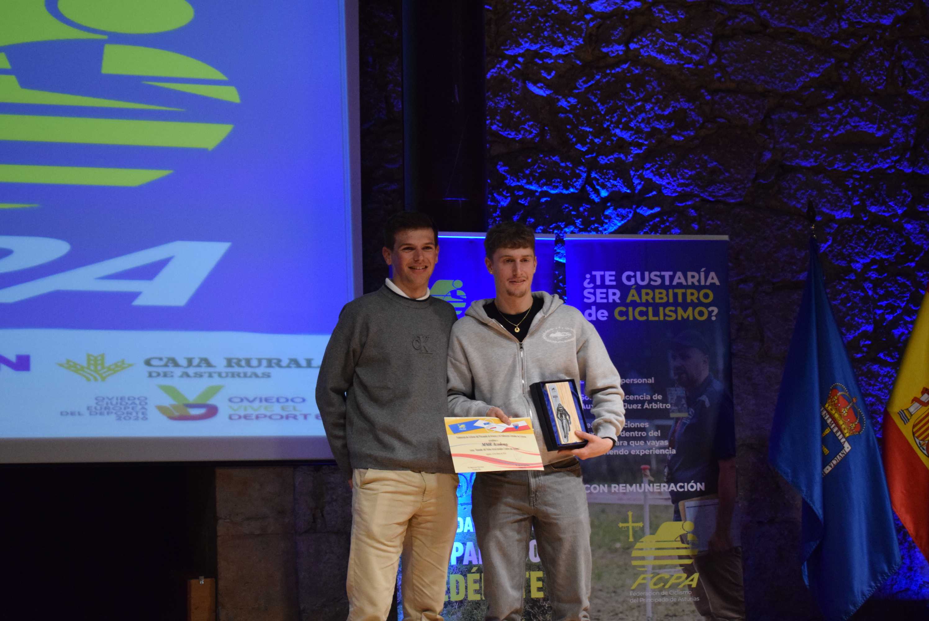 La Gala del Ciclismo Asturiano Premia la Diversidad y el Relevo Generacional en una Noche de Emociones