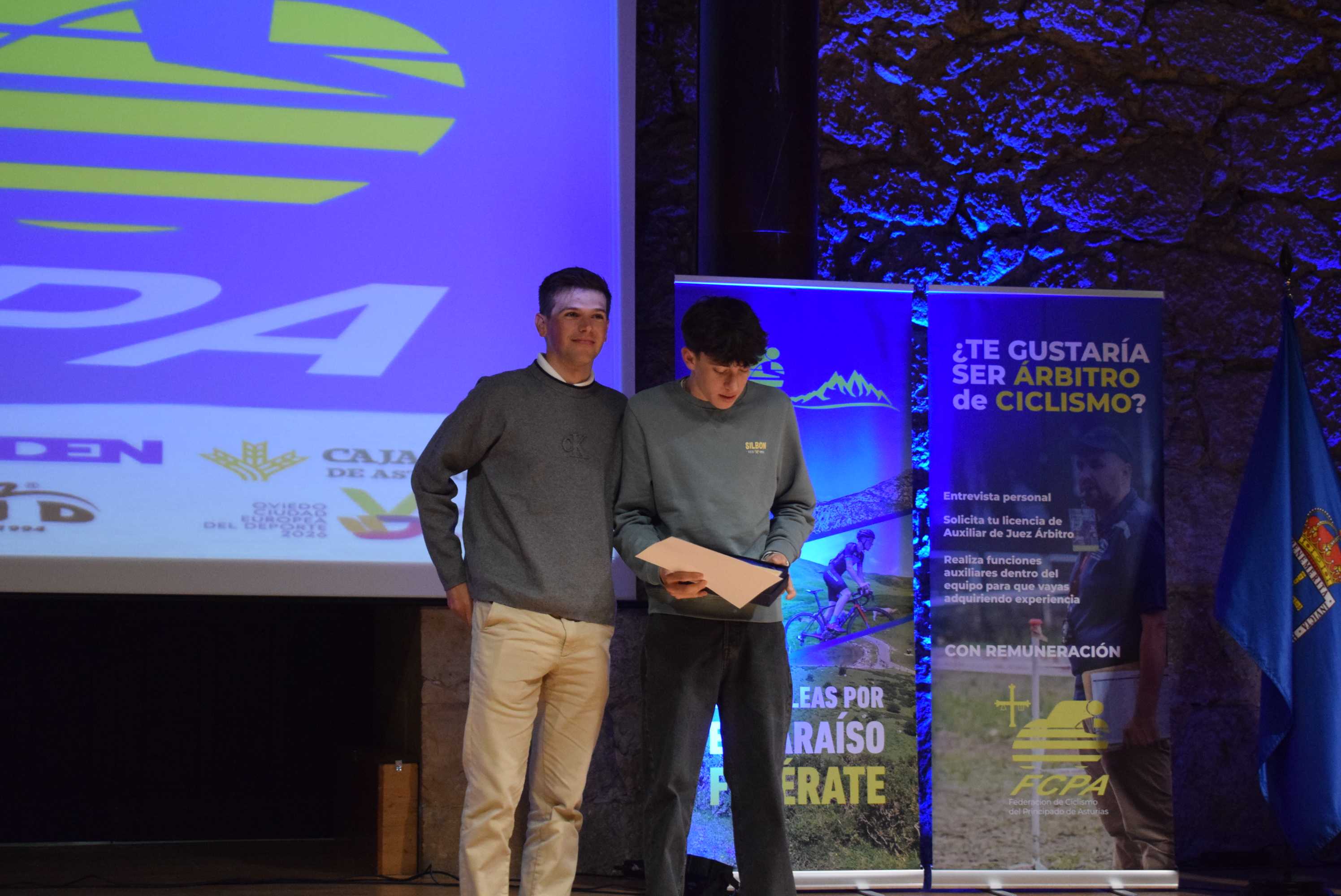 La Gala del Ciclismo Asturiano Premia la Diversidad y el Relevo Generacional en una Noche de Emociones