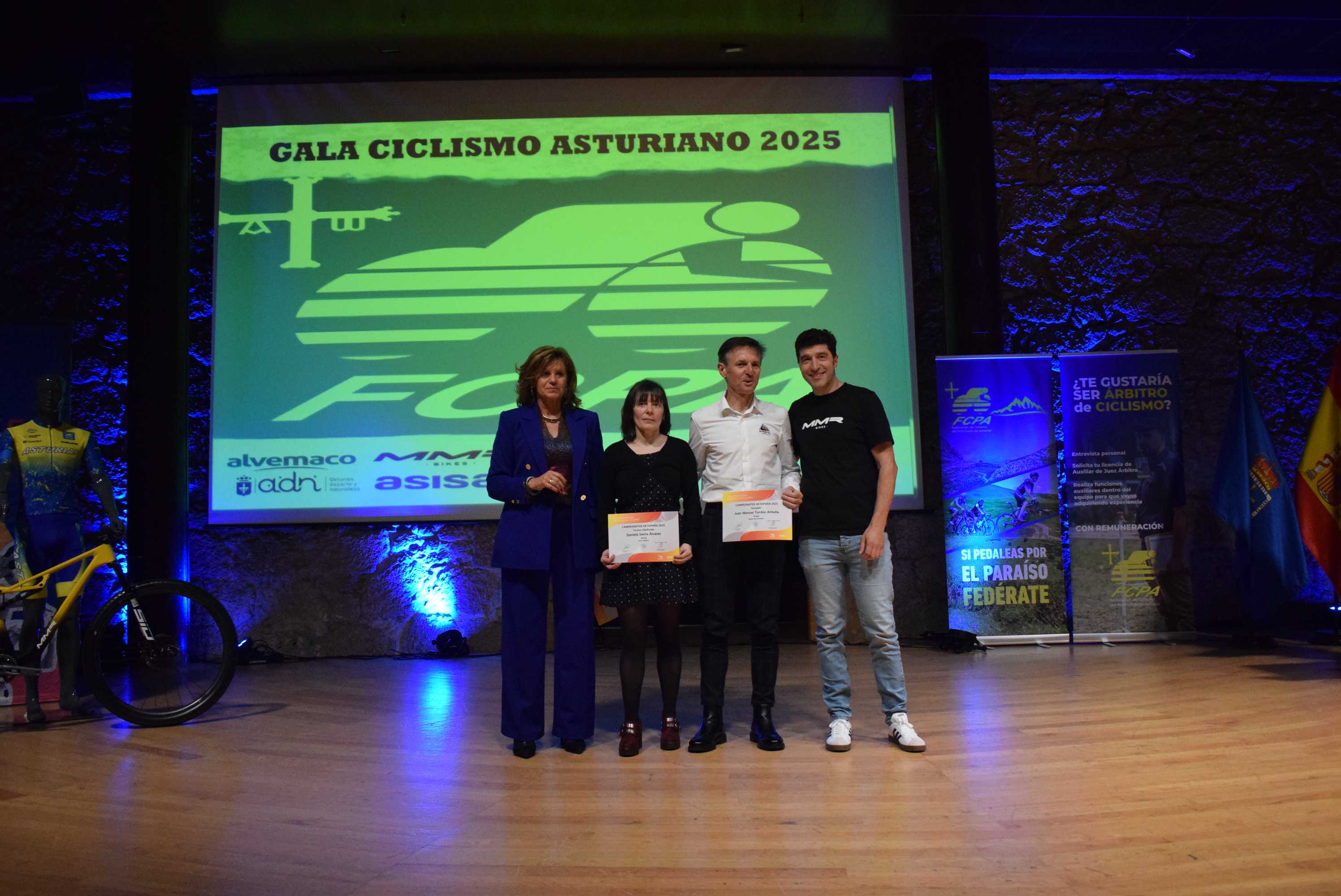La Gala del Ciclismo Asturiano Premia la Diversidad y el Relevo Generacional en una Noche de Emociones