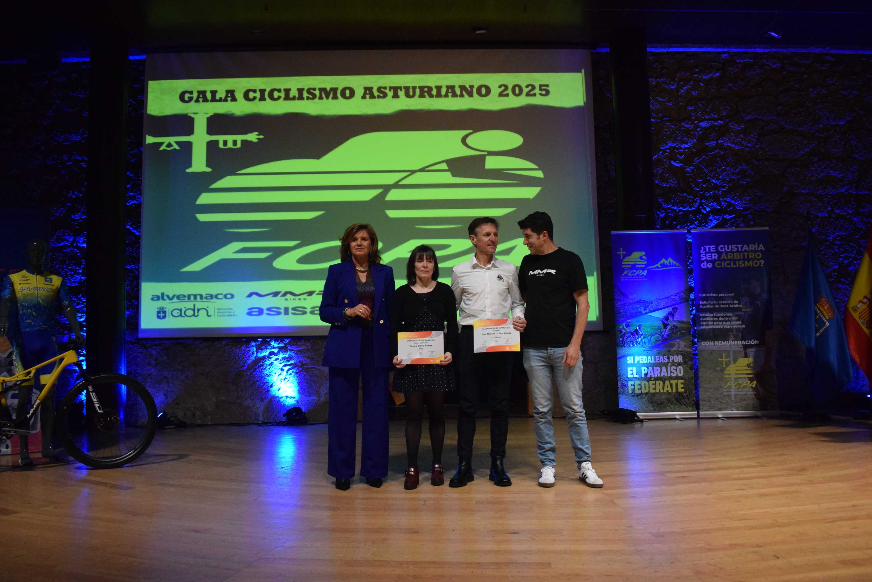 La Gala del Ciclismo Asturiano Premia la Diversidad y el Relevo Generacional en una Noche de Emociones