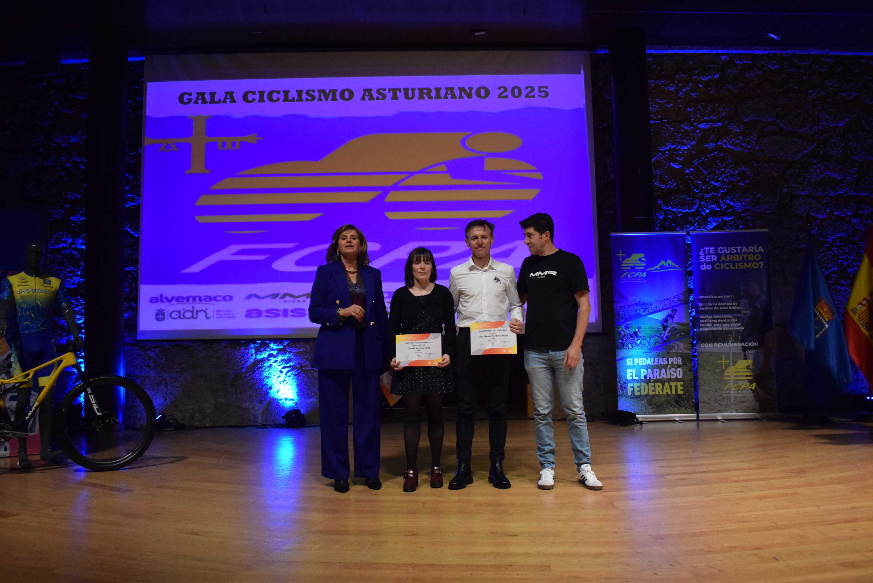 La Gala del Ciclismo Asturiano Premia la Diversidad y el Relevo Generacional en una Noche de Emociones