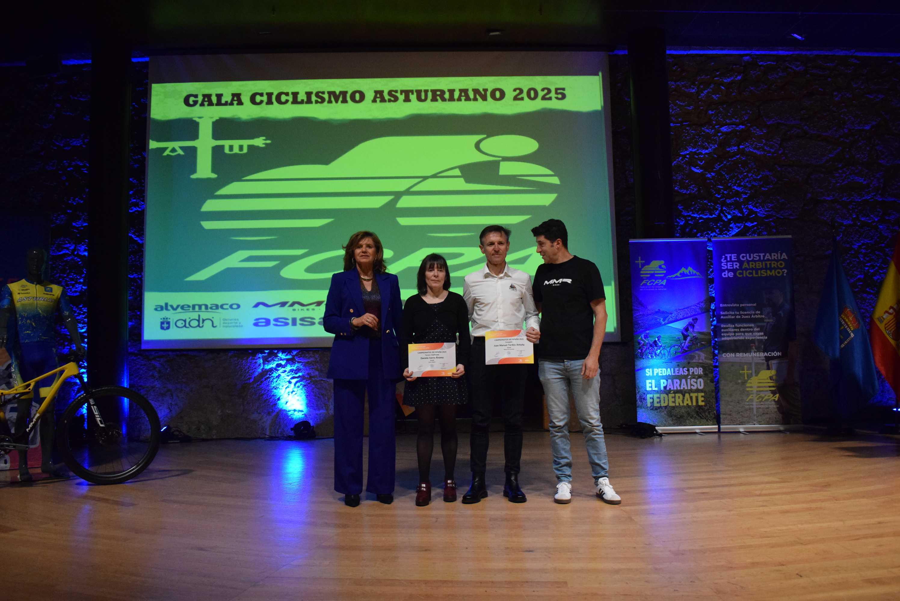 La Gala del Ciclismo Asturiano Premia la Diversidad y el Relevo Generacional en una Noche de Emociones