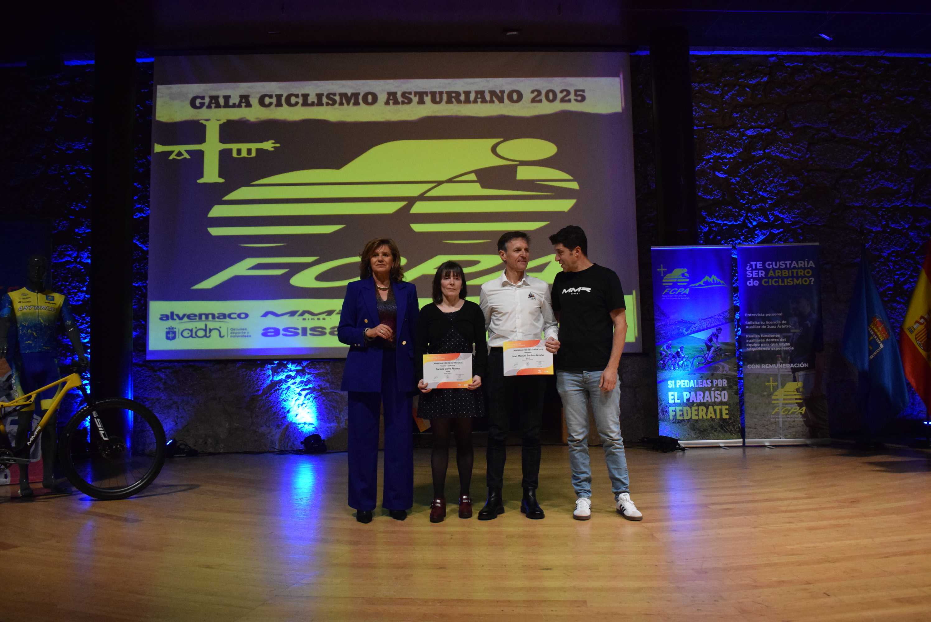 La Gala del Ciclismo Asturiano Premia la Diversidad y el Relevo Generacional en una Noche de Emociones