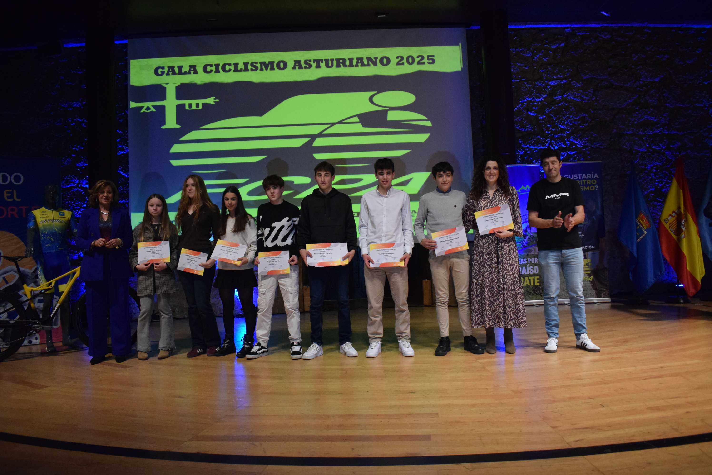 La Gala del Ciclismo Asturiano Premia la Diversidad y el Relevo Generacional en una Noche de Emociones