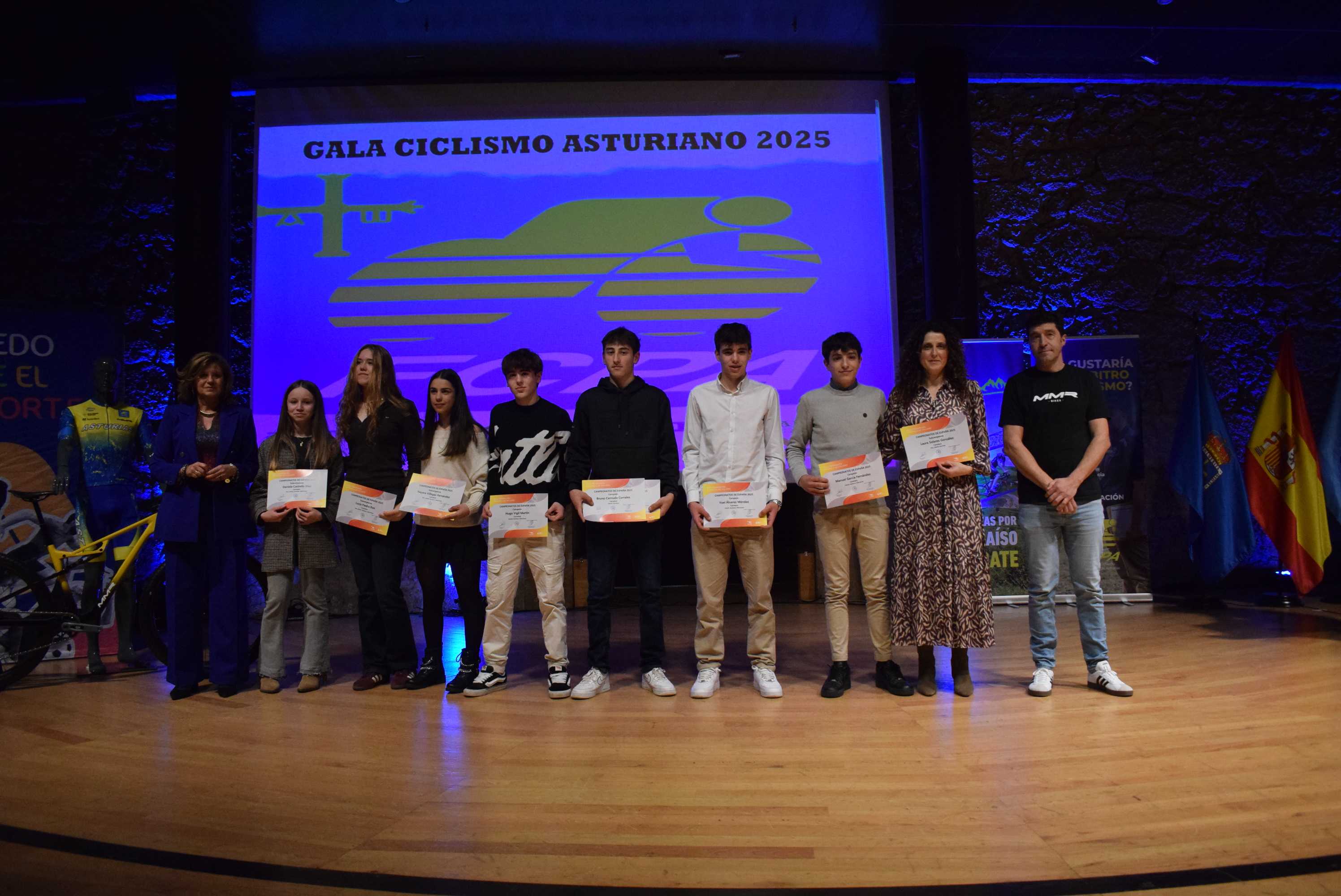 La Gala del Ciclismo Asturiano Premia la Diversidad y el Relevo Generacional en una Noche de Emociones