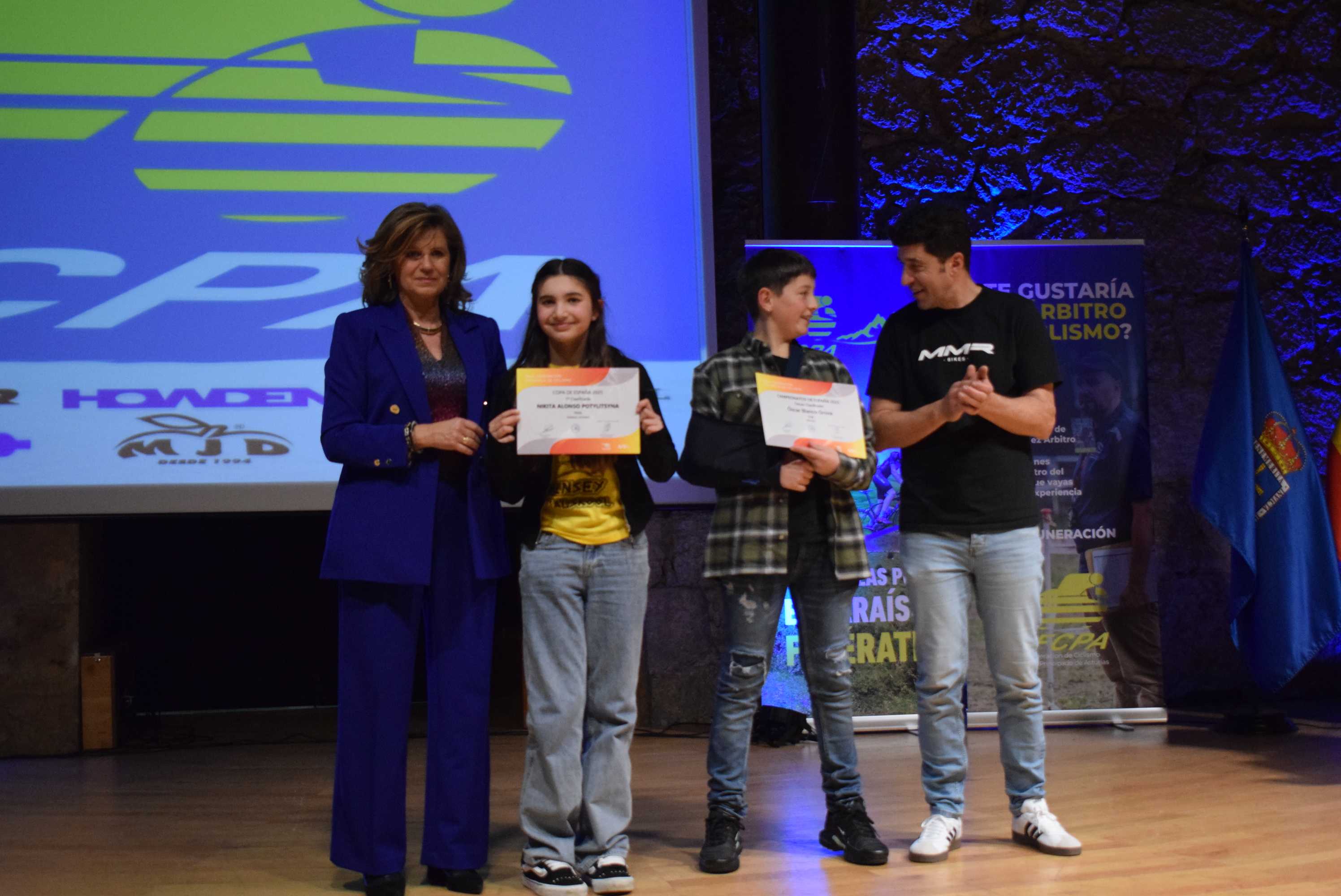 La Gala del Ciclismo Asturiano Premia la Diversidad y el Relevo Generacional en una Noche de Emociones