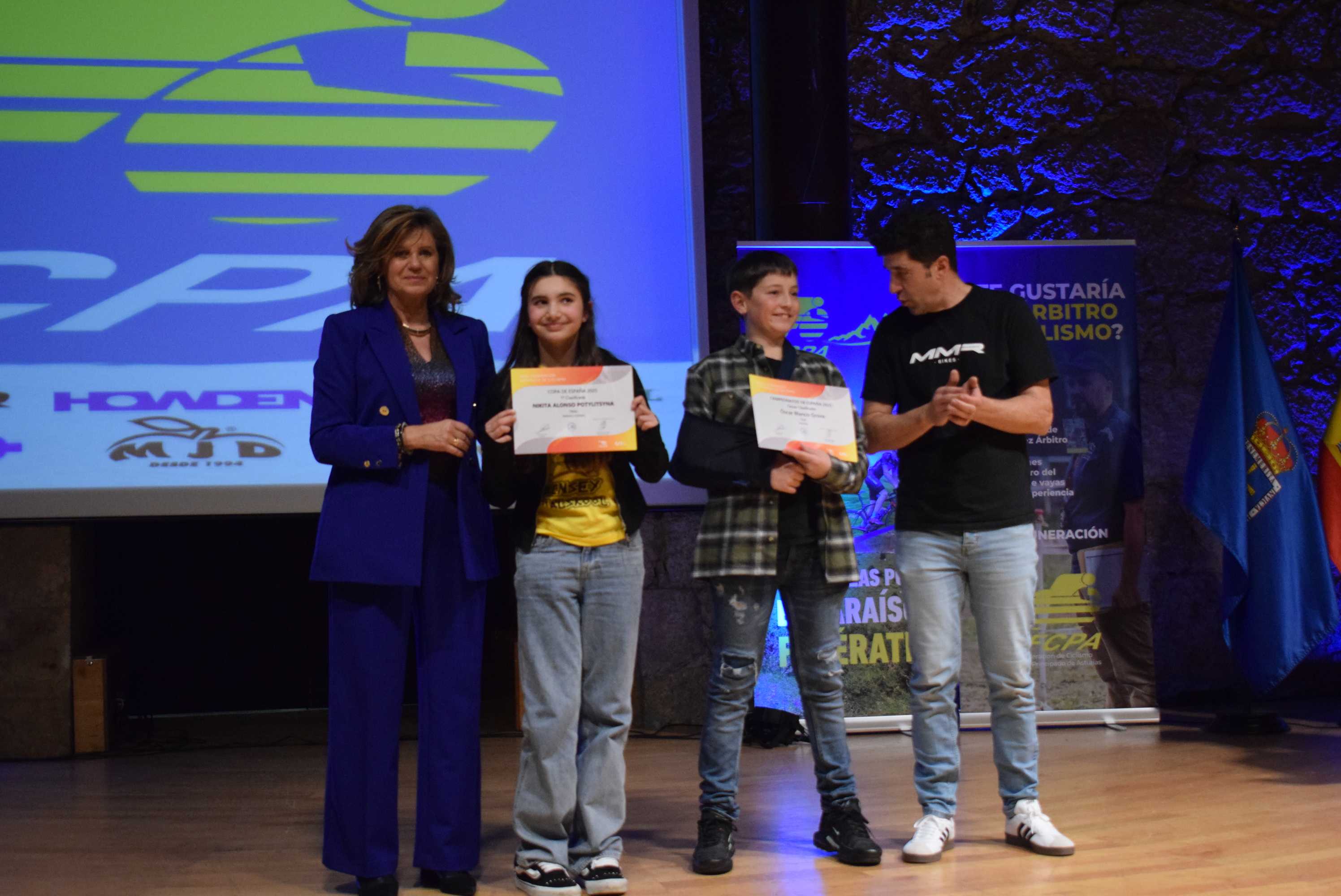 La Gala del Ciclismo Asturiano Premia la Diversidad y el Relevo Generacional en una Noche de Emociones