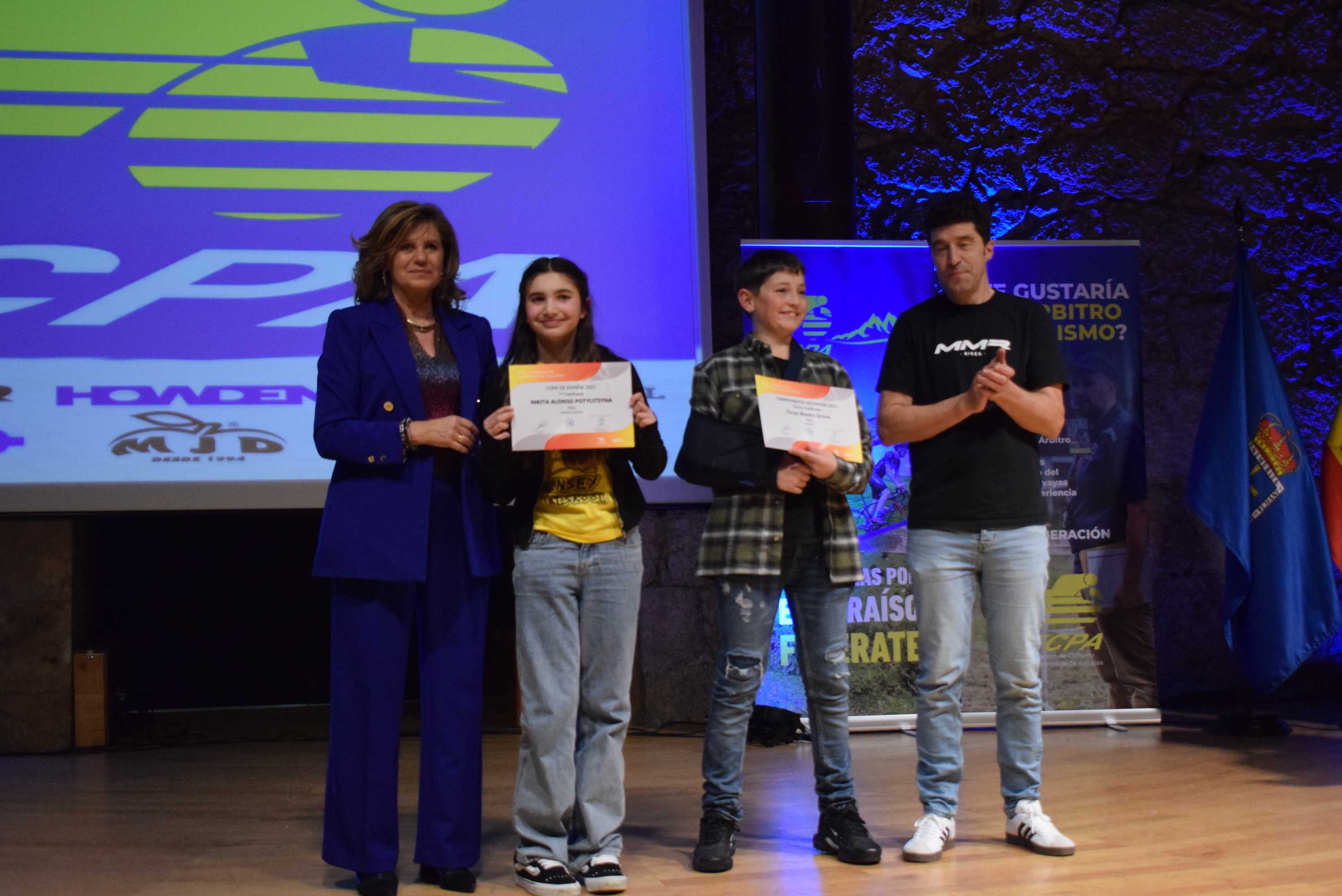 La Gala del Ciclismo Asturiano Premia la Diversidad y el Relevo Generacional en una Noche de Emociones