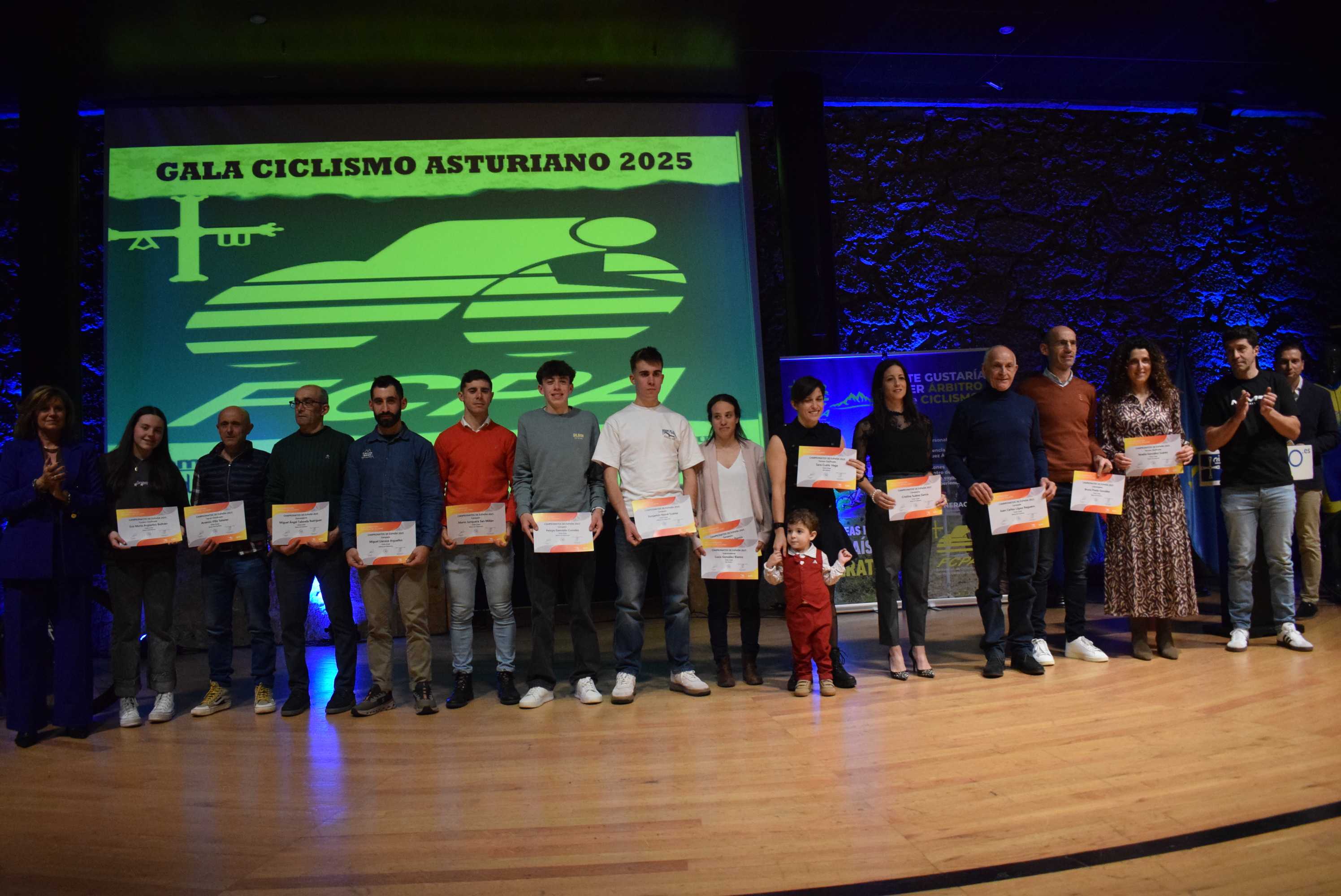 La Gala del Ciclismo Asturiano Premia la Diversidad y el Relevo Generacional en una Noche de Emociones