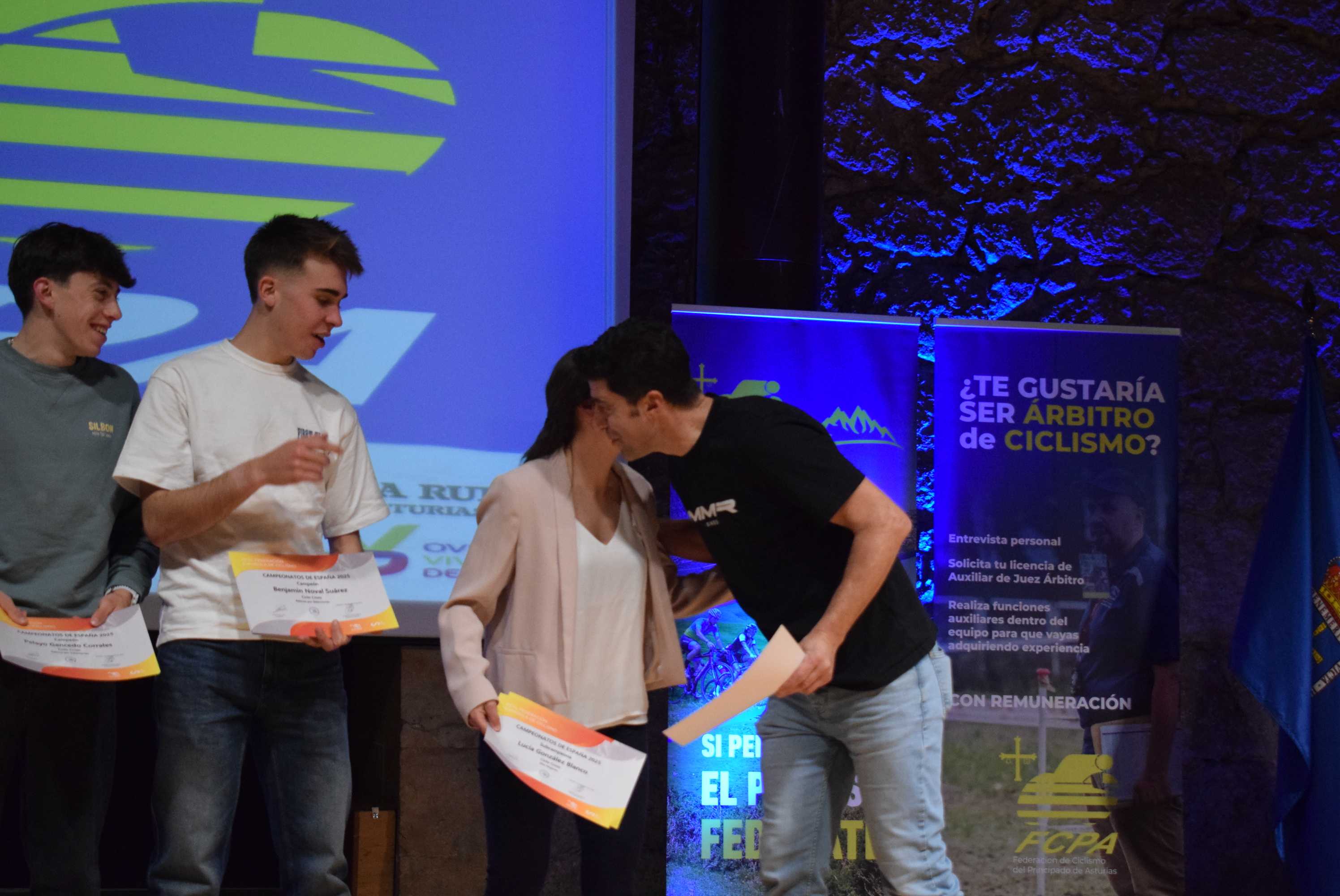 La Gala del Ciclismo Asturiano Premia la Diversidad y el Relevo Generacional en una Noche de Emociones