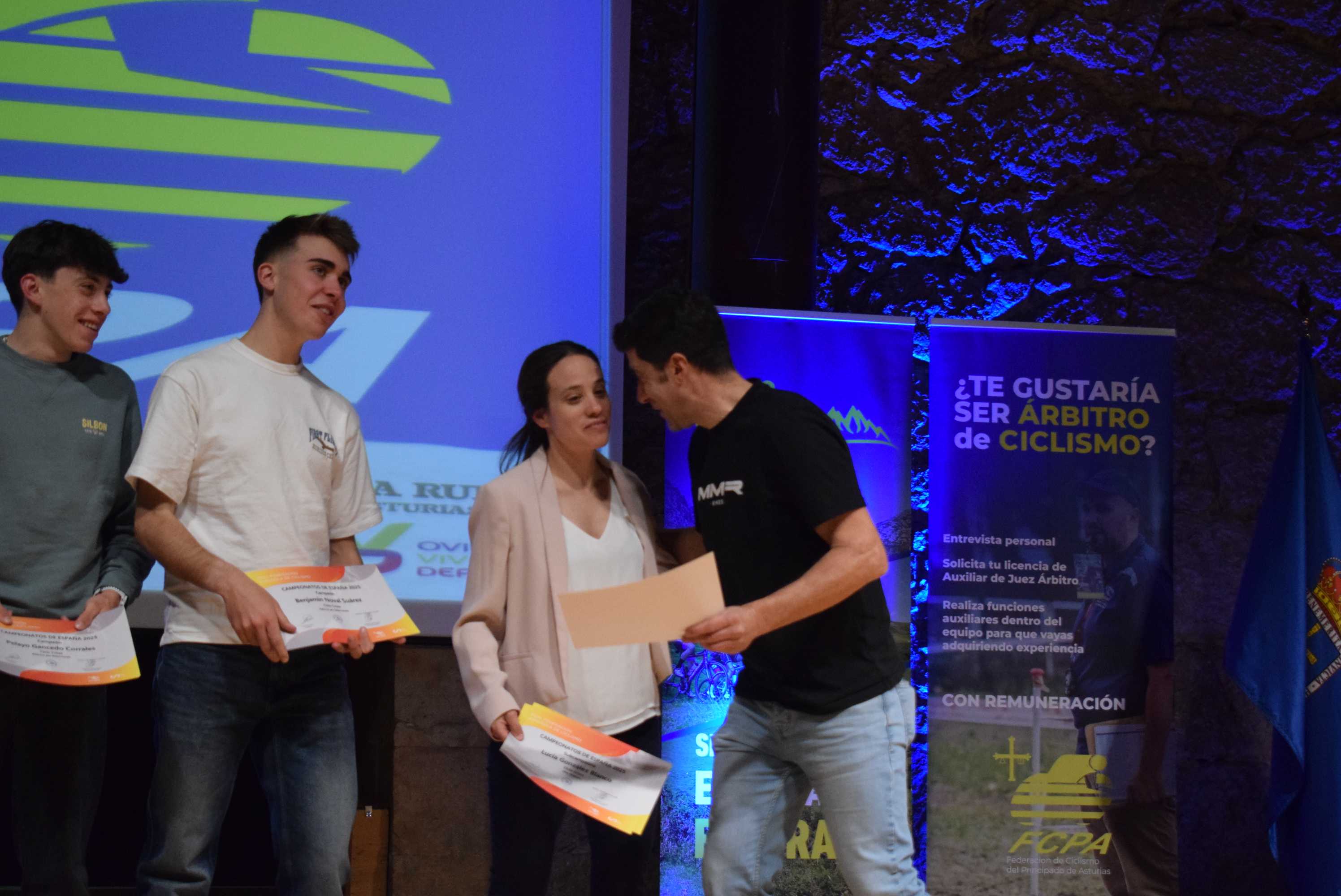 La Gala del Ciclismo Asturiano Premia la Diversidad y el Relevo Generacional en una Noche de Emociones