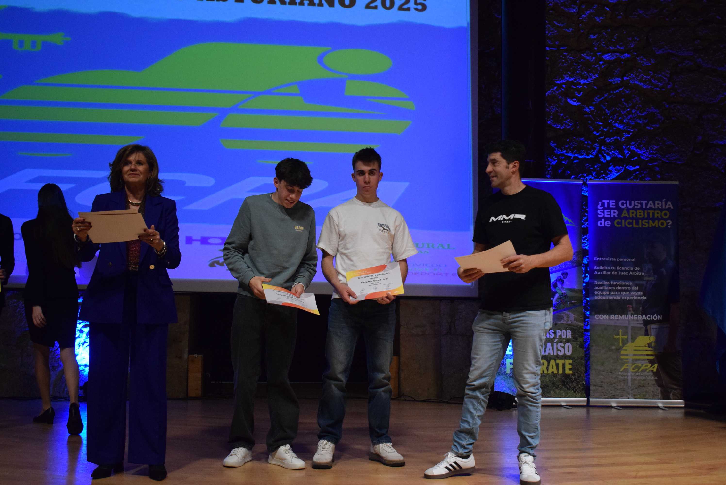 La Gala del Ciclismo Asturiano Premia la Diversidad y el Relevo Generacional en una Noche de Emociones