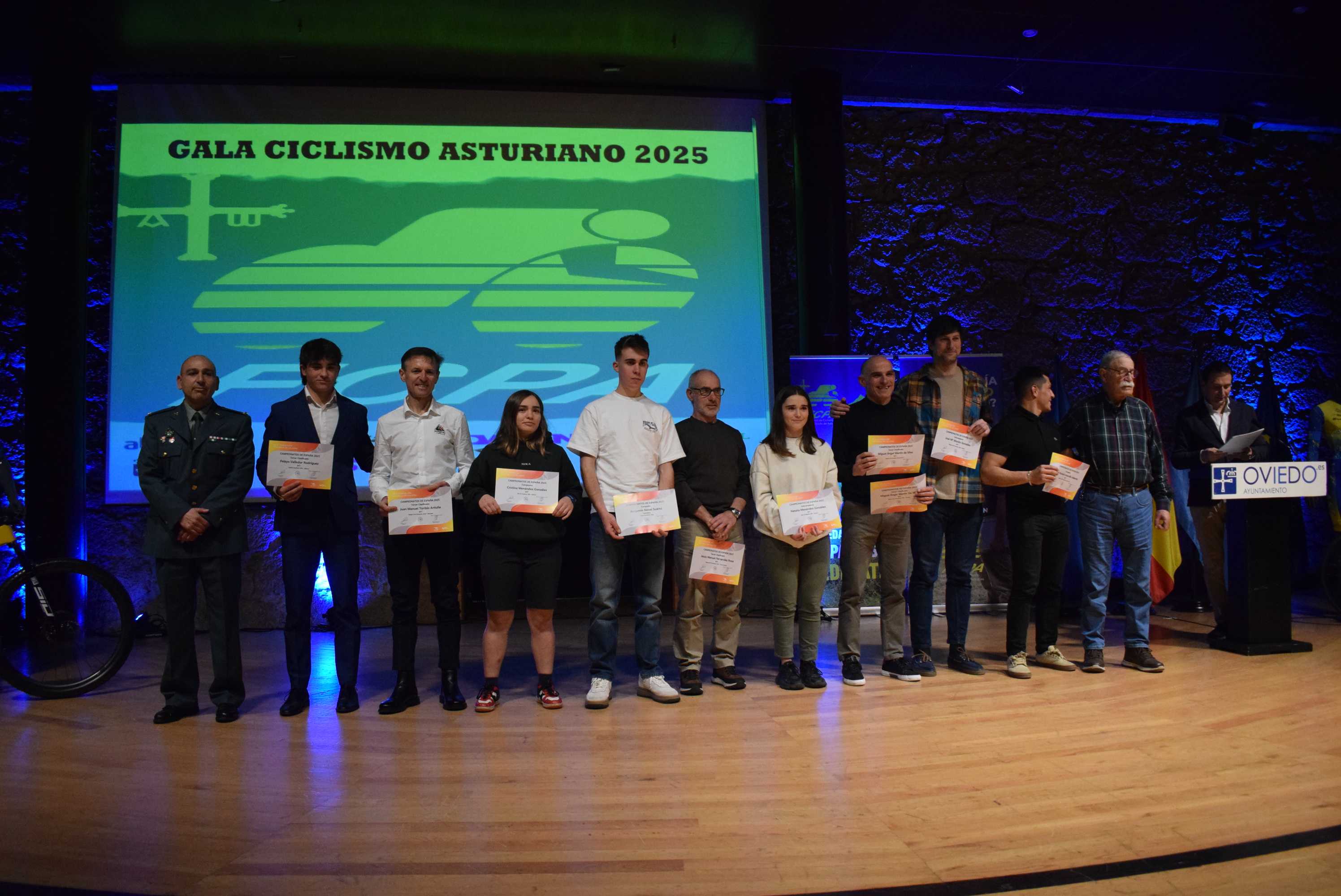 La Gala del Ciclismo Asturiano Premia la Diversidad y el Relevo Generacional en una Noche de Emociones