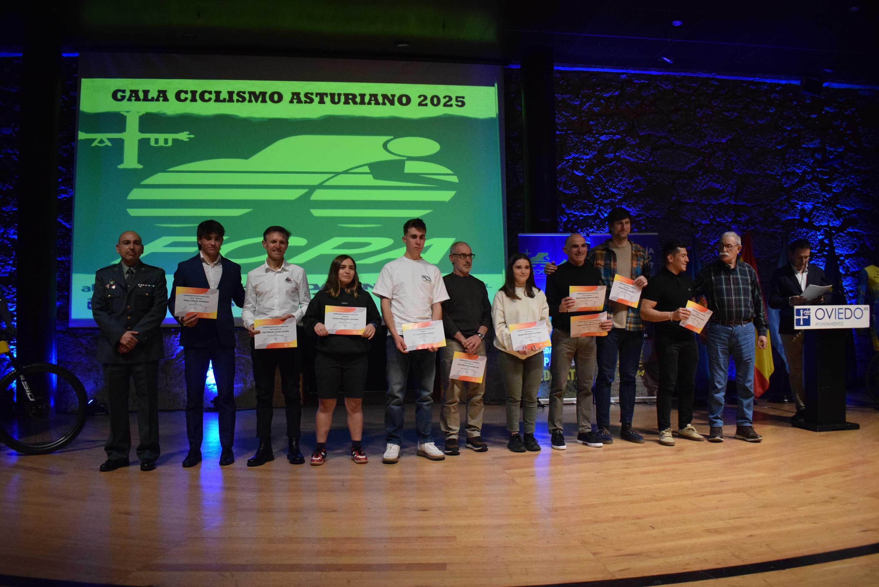 La Gala del Ciclismo Asturiano Premia la Diversidad y el Relevo Generacional en una Noche de Emociones
