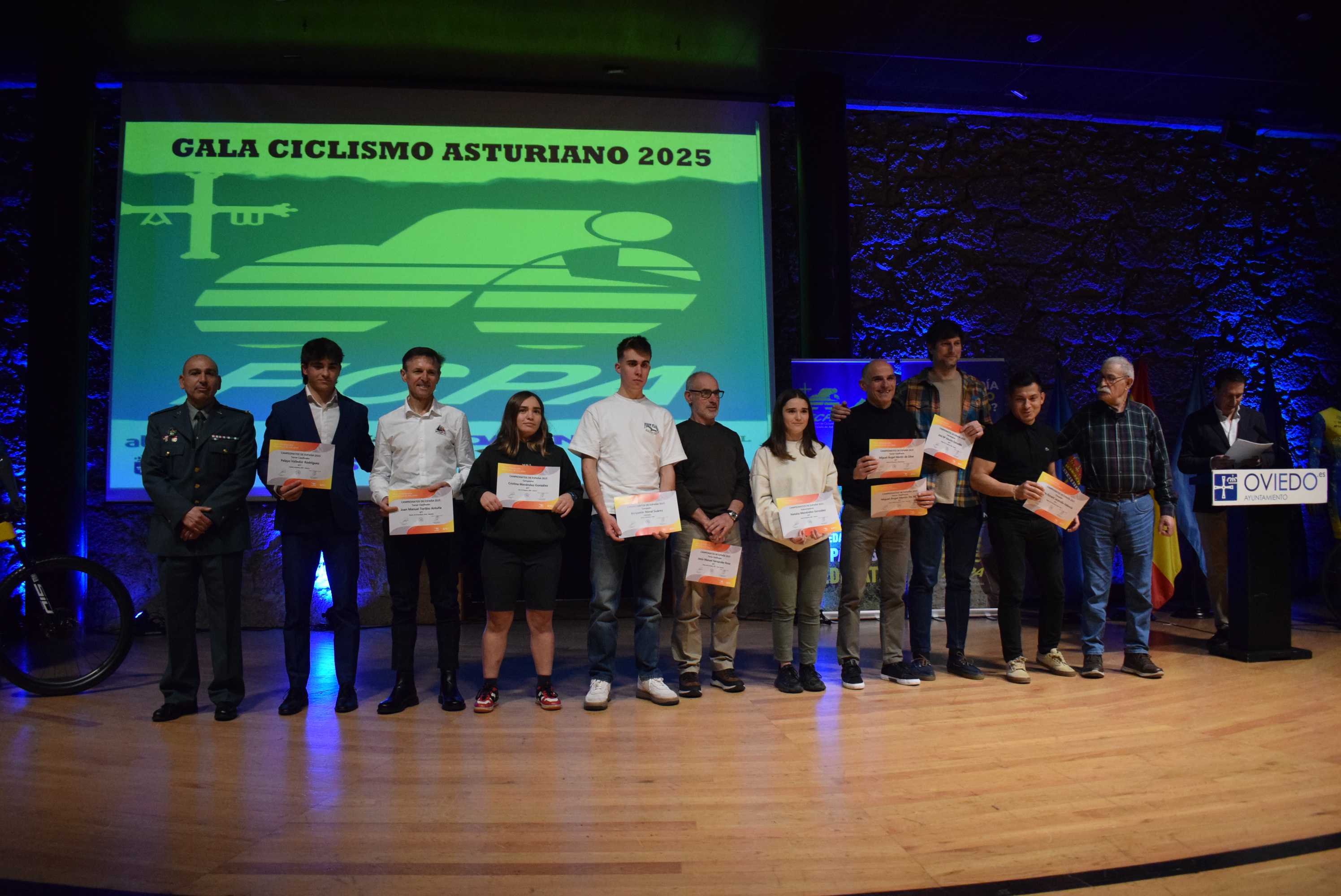 La Gala del Ciclismo Asturiano Premia la Diversidad y el Relevo Generacional en una Noche de Emociones