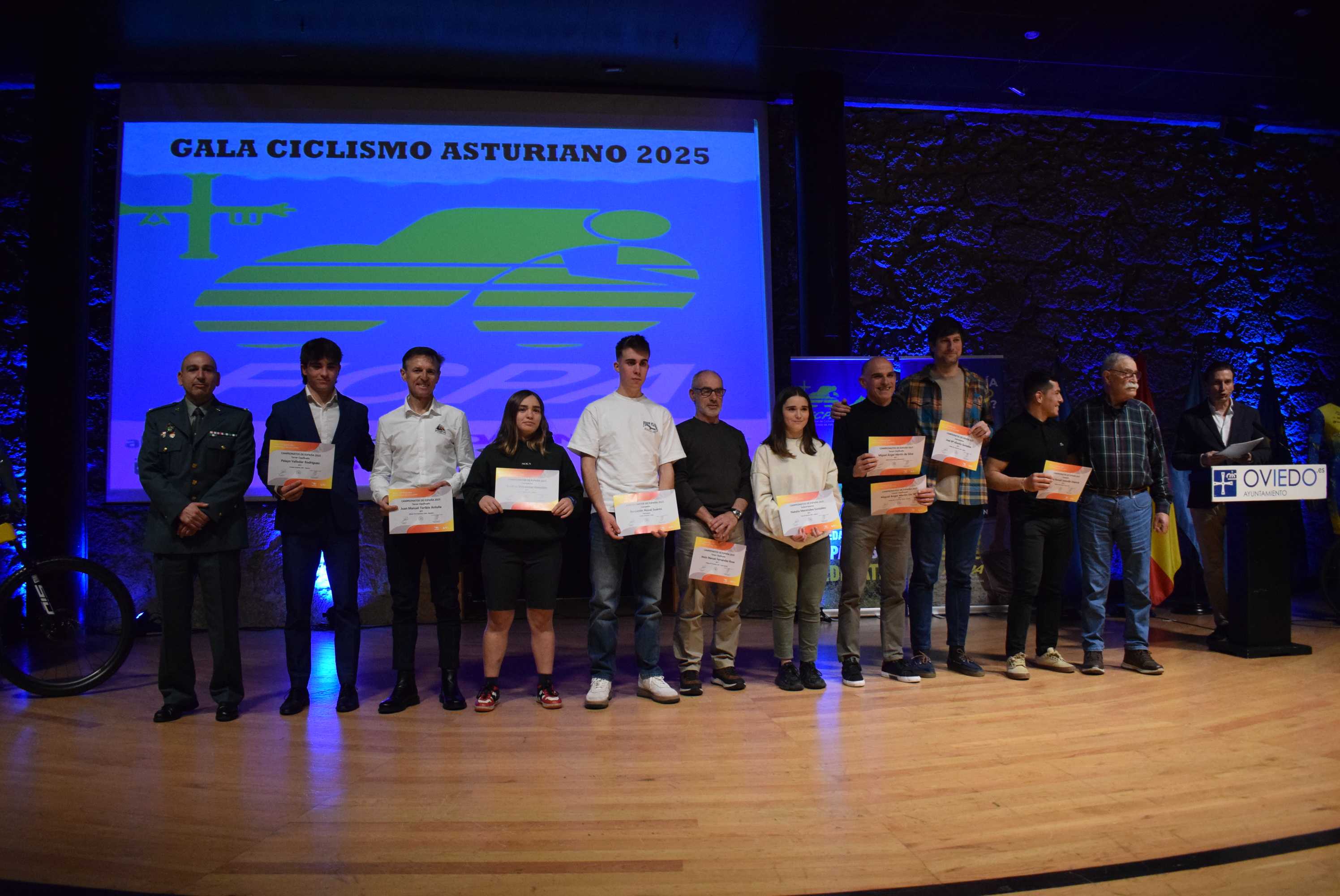 La Gala del Ciclismo Asturiano Premia la Diversidad y el Relevo Generacional en una Noche de Emociones