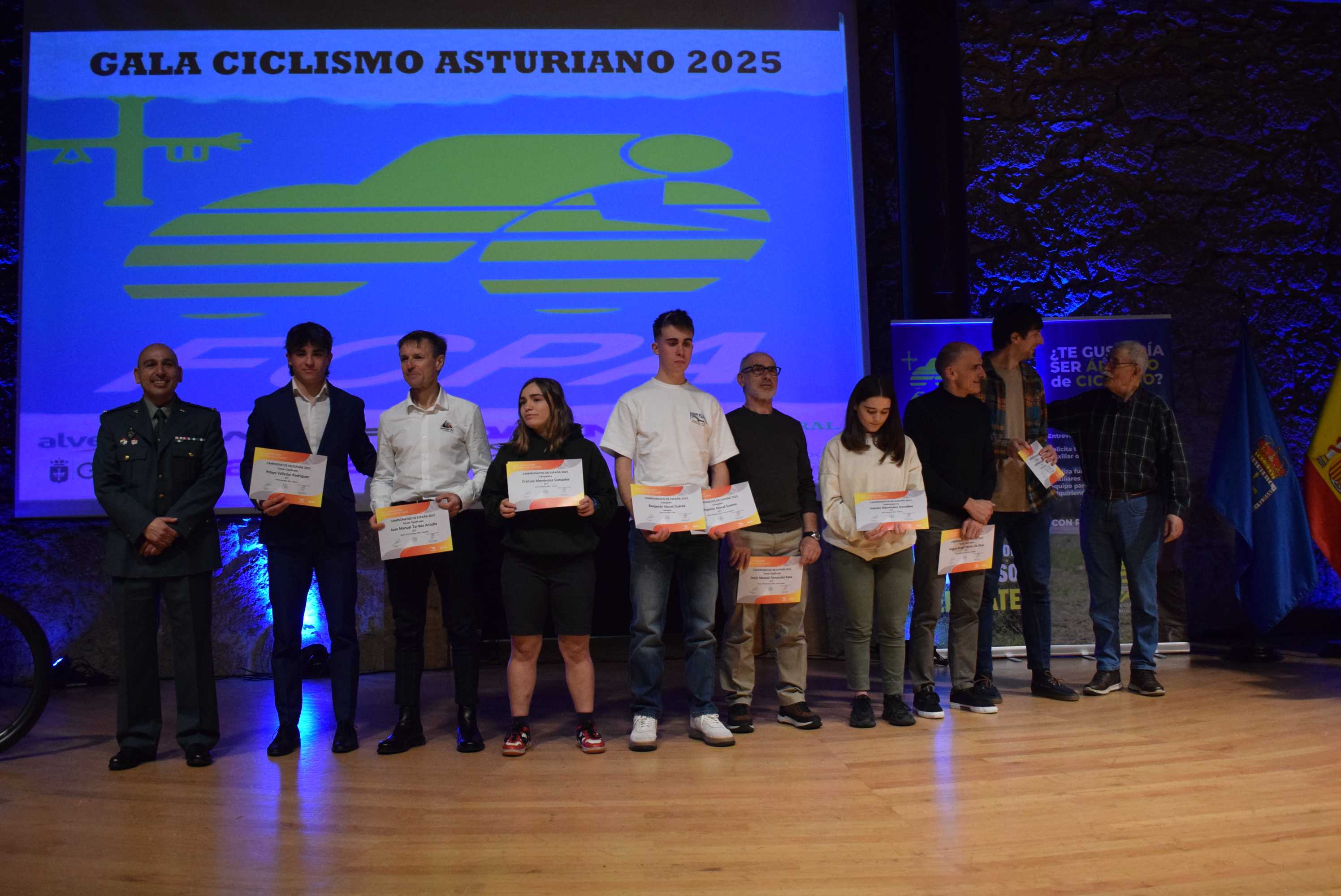 La Gala del Ciclismo Asturiano Premia la Diversidad y el Relevo Generacional en una Noche de Emociones