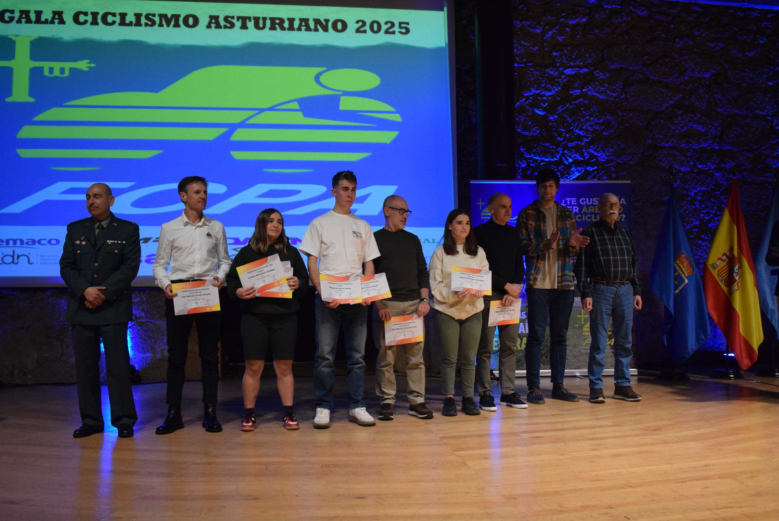 La Gala del Ciclismo Asturiano Premia la Diversidad y el Relevo Generacional en una Noche de Emociones